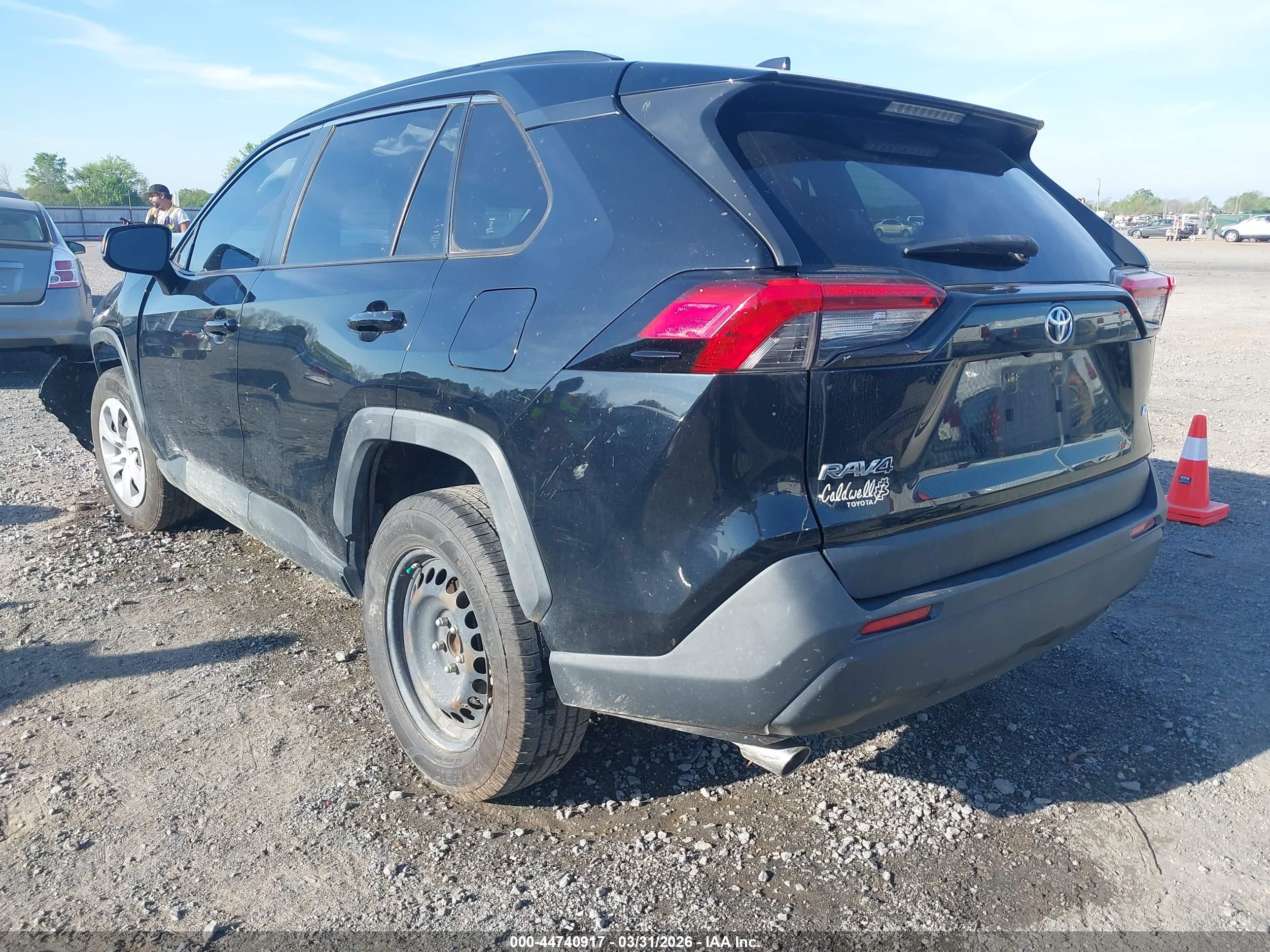 TOYOTA RAV4 image 3