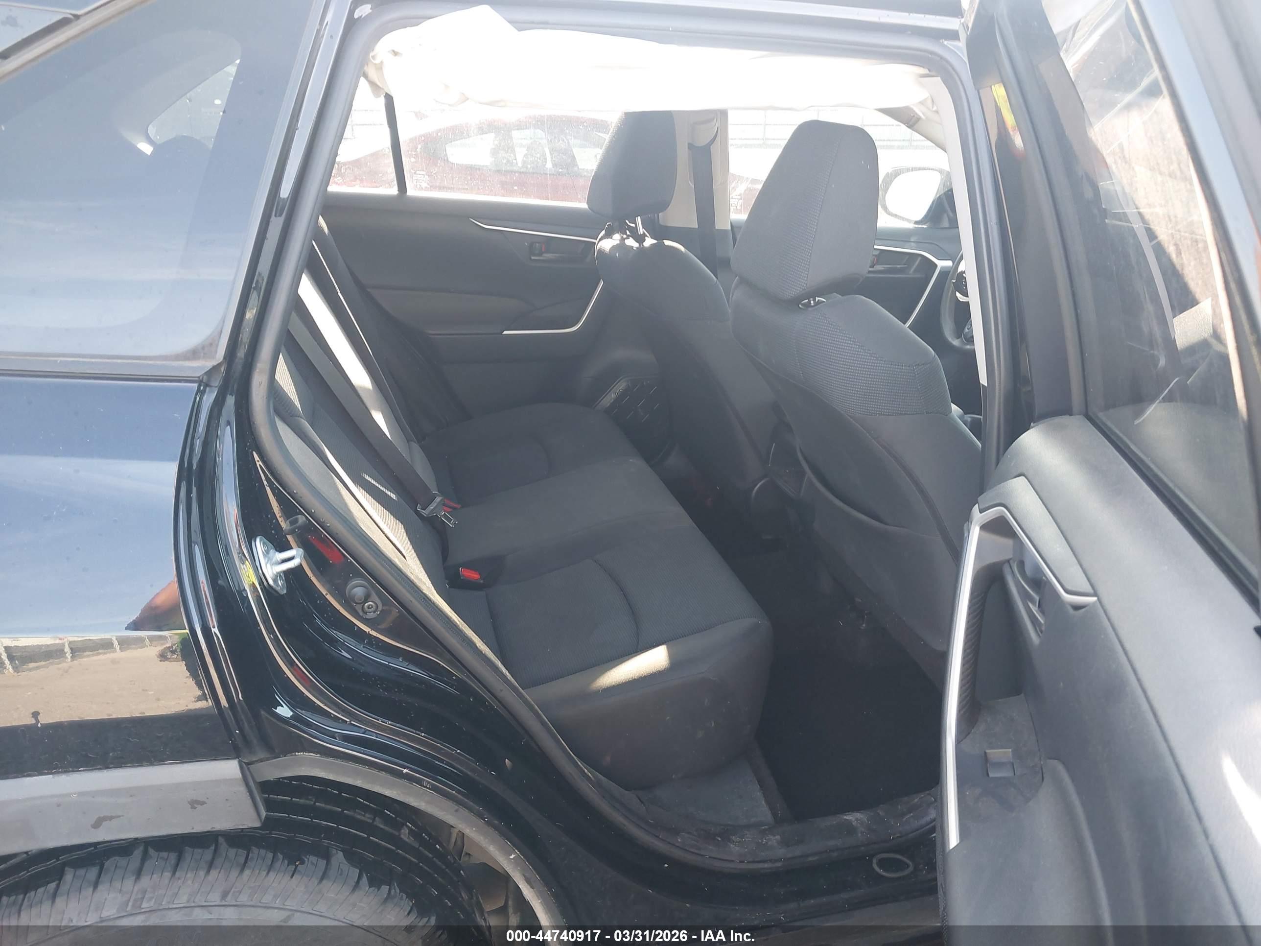 TOYOTA RAV4 image 8