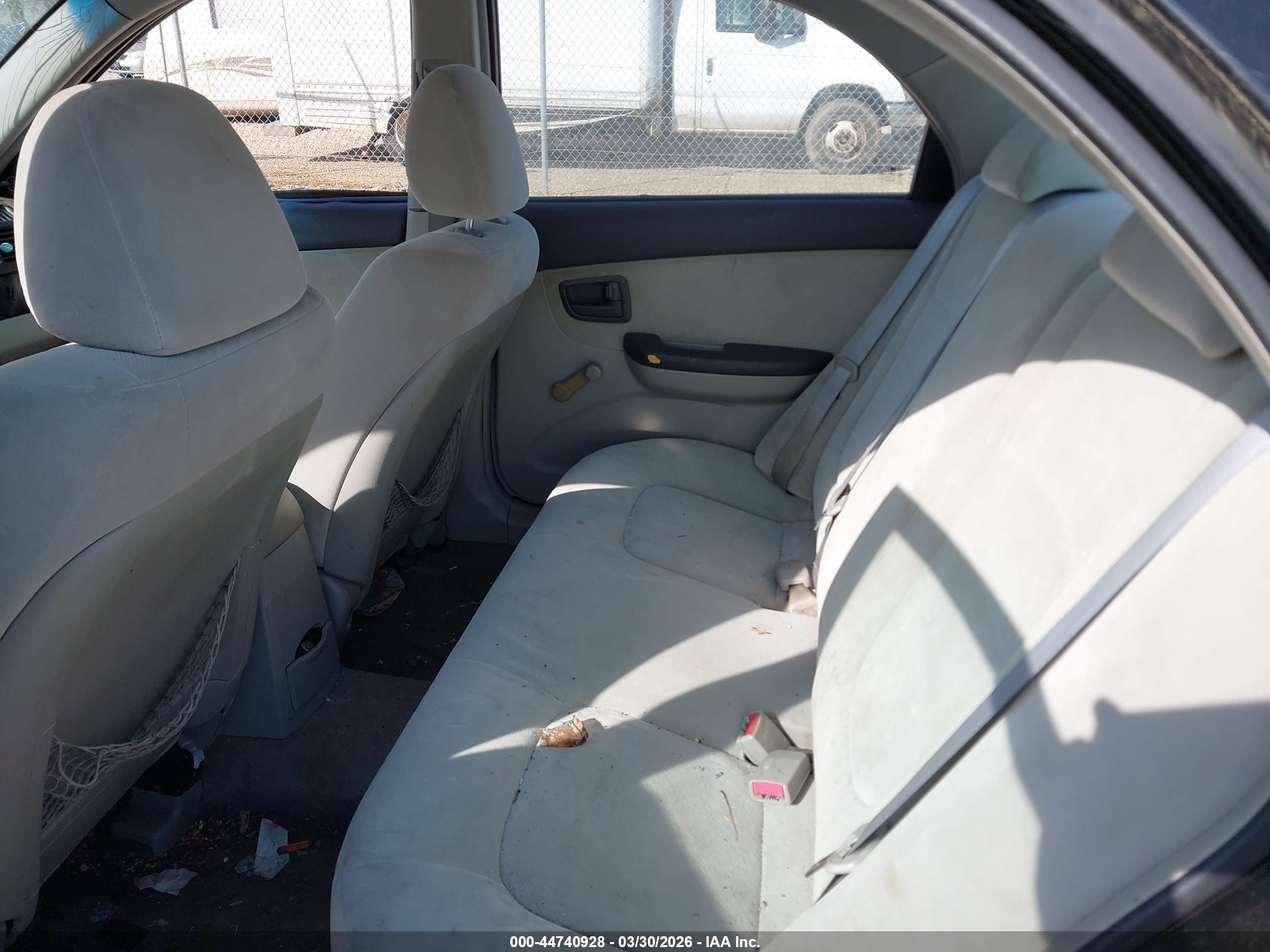 KIA SPECTRA image 8