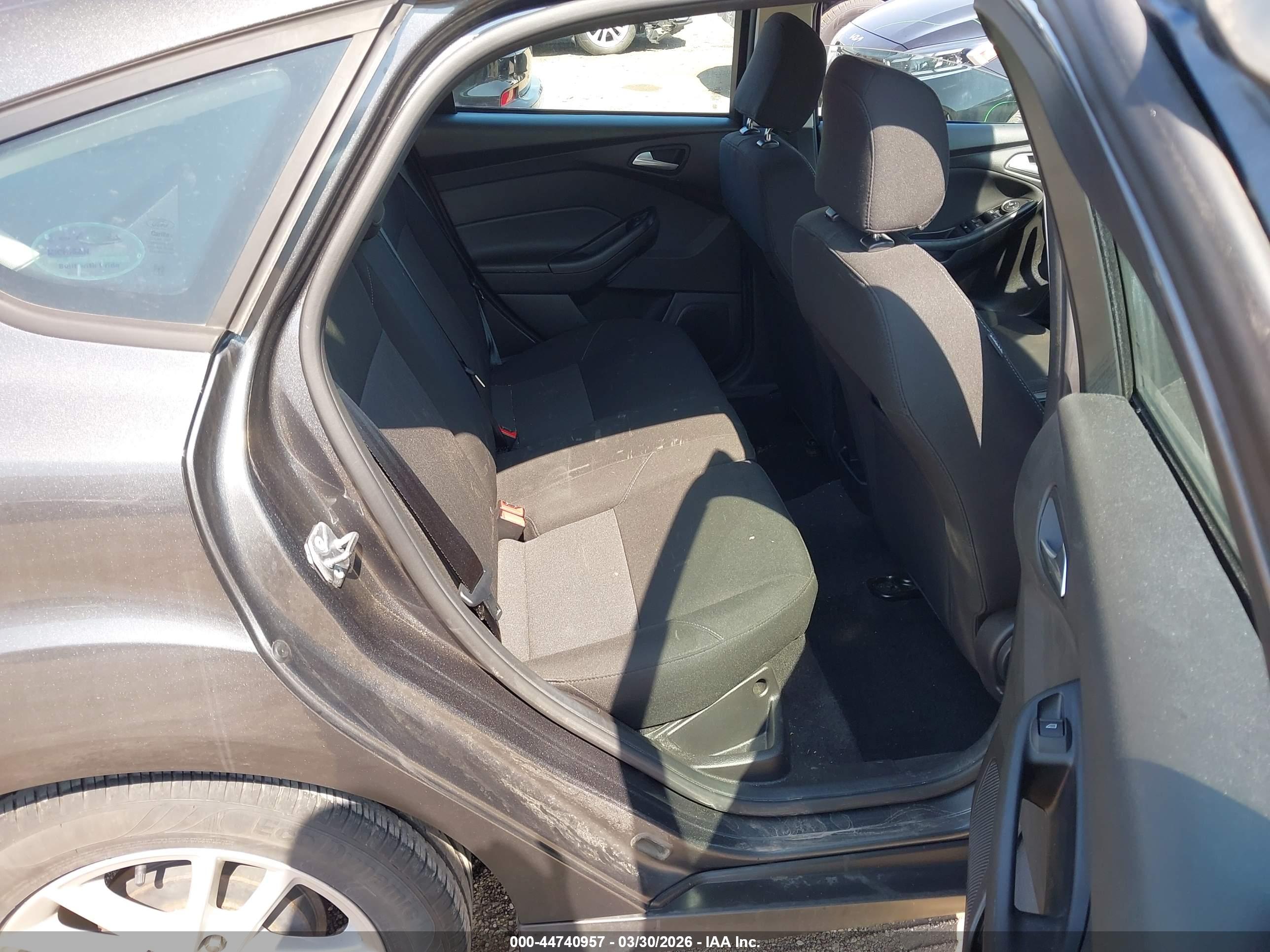 FORD FOCUS image 8
