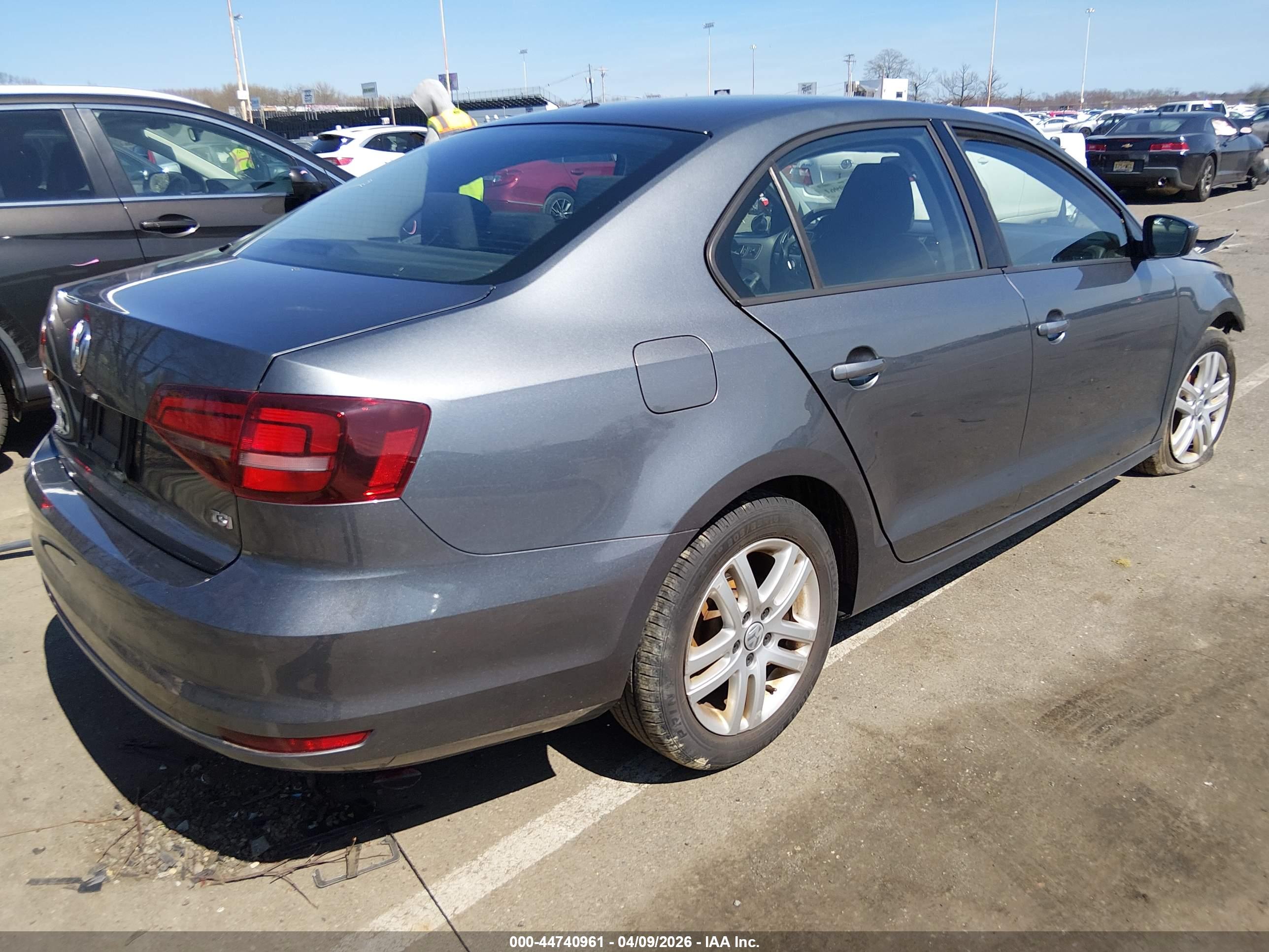 VOLKSWAGEN JETTA image 4