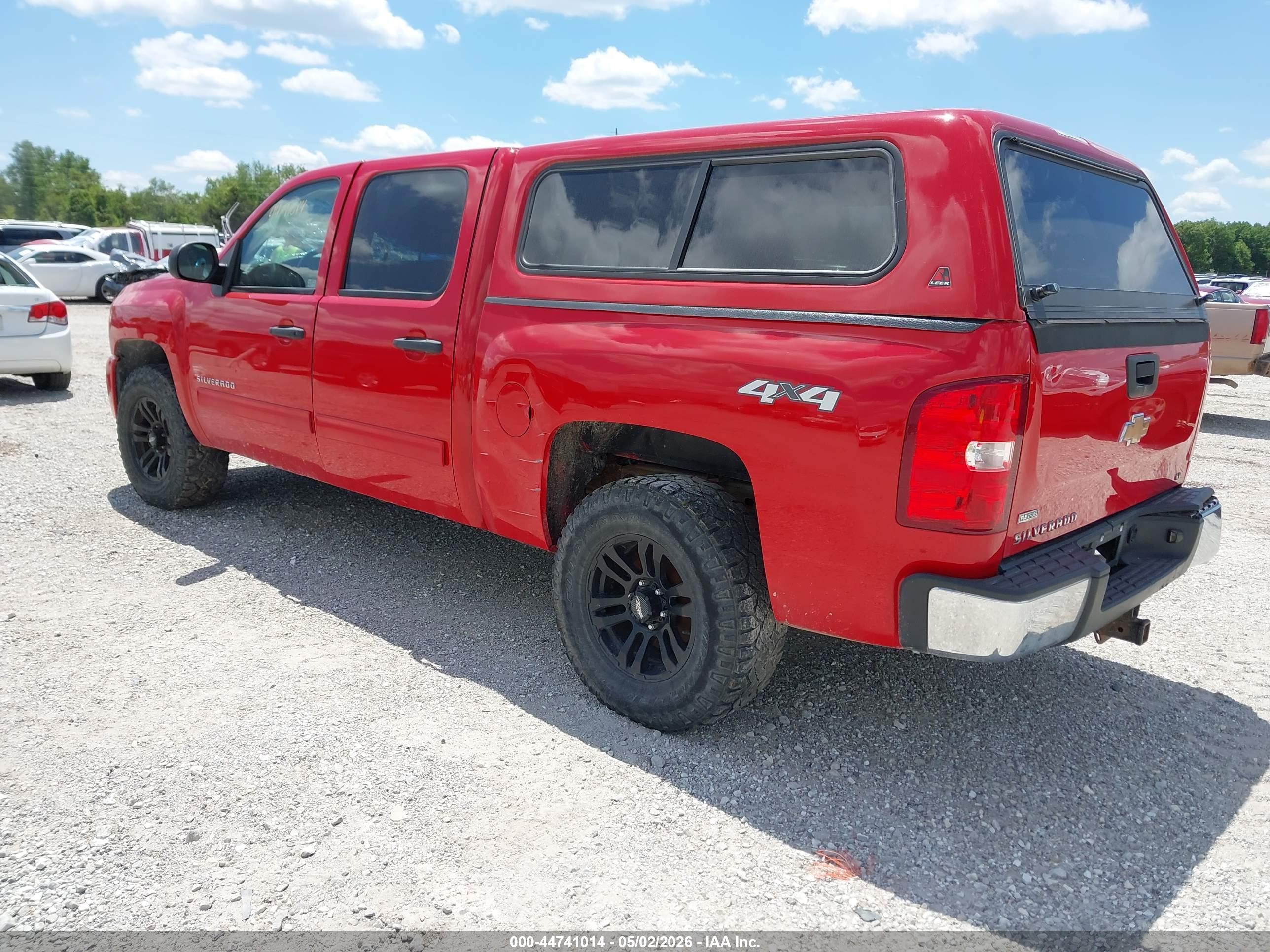 CHEVROLET SILVERADO image 3