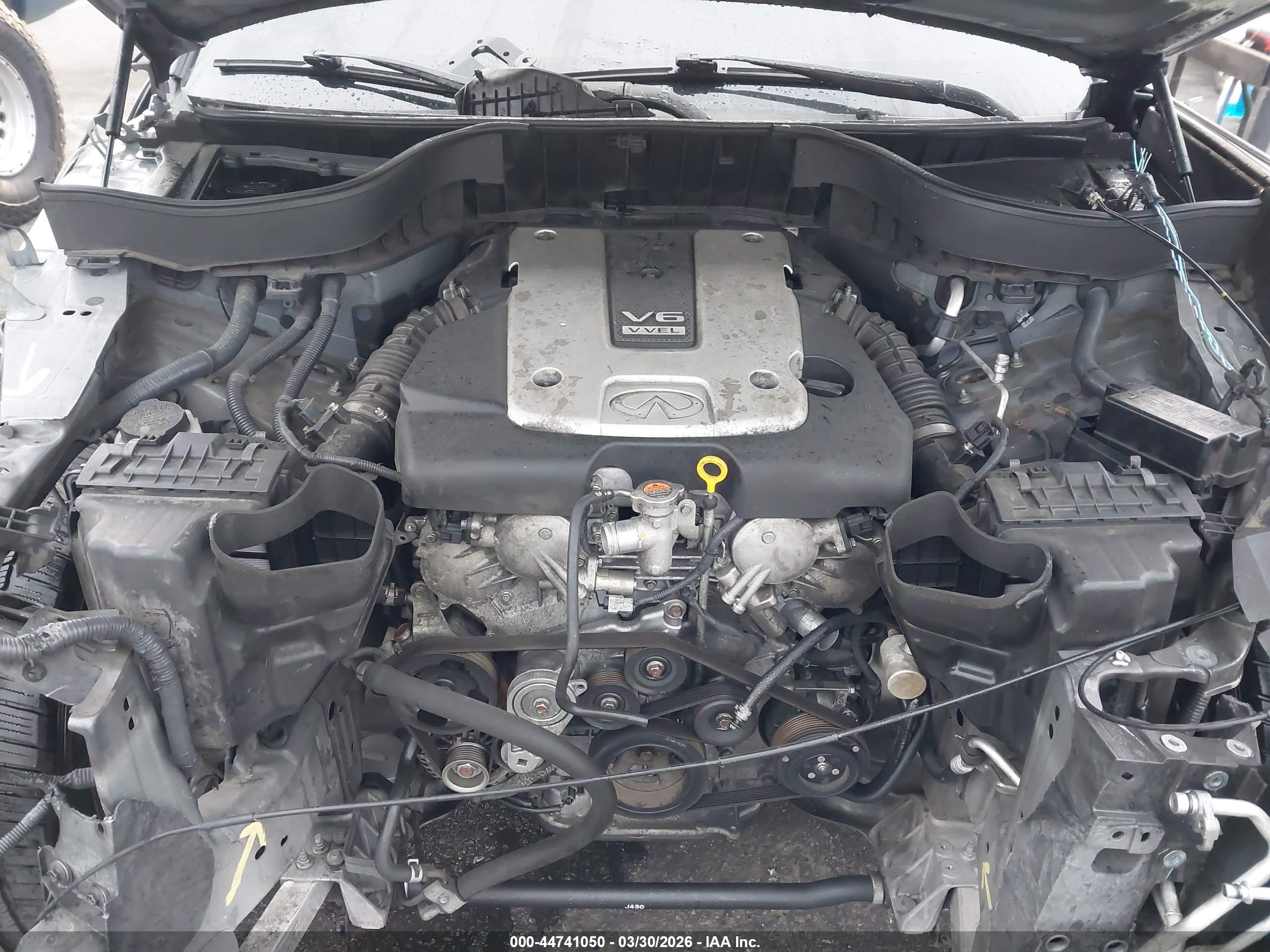 INFINITI QX70 image 10