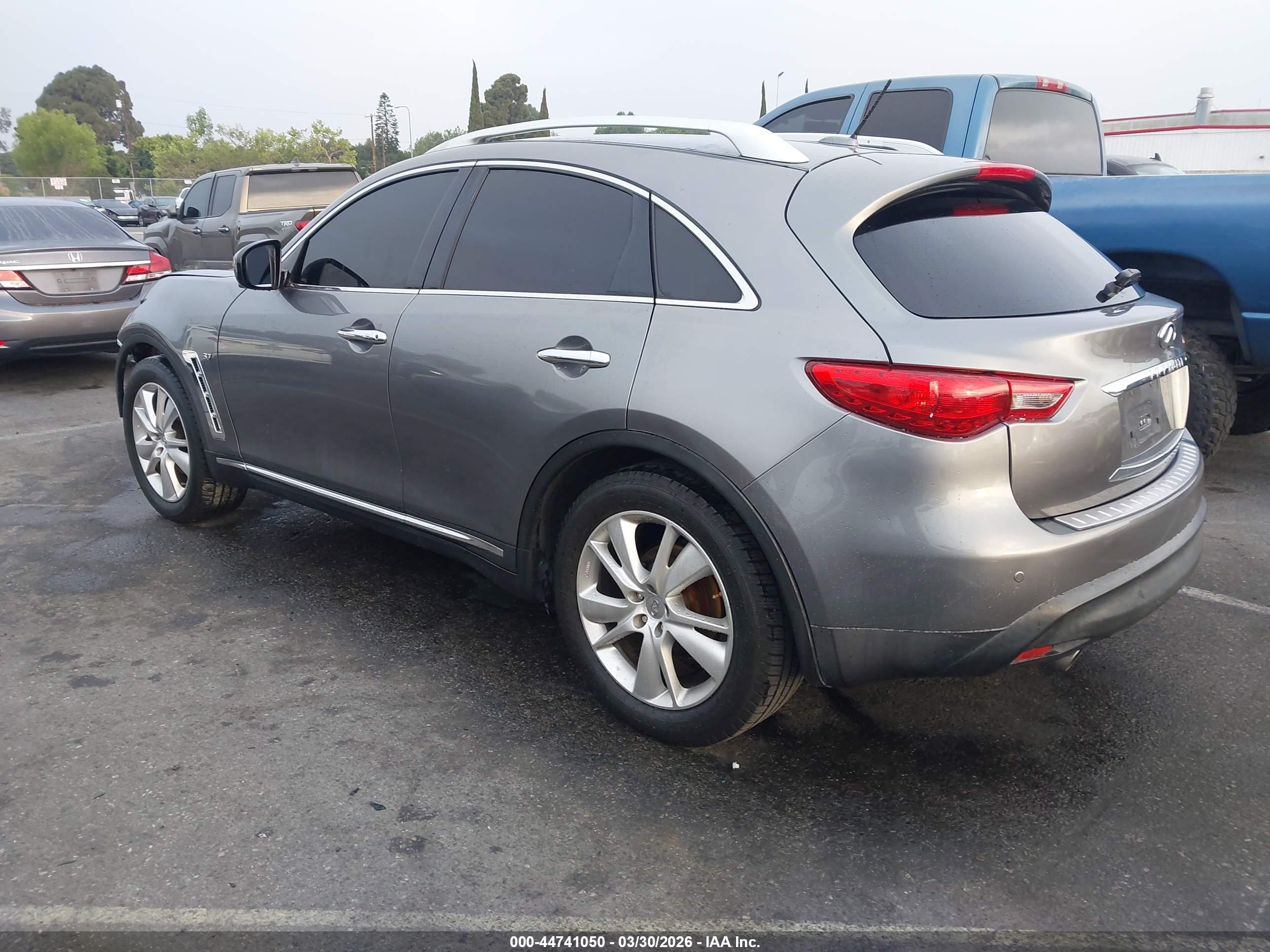 INFINITI QX70 image 3