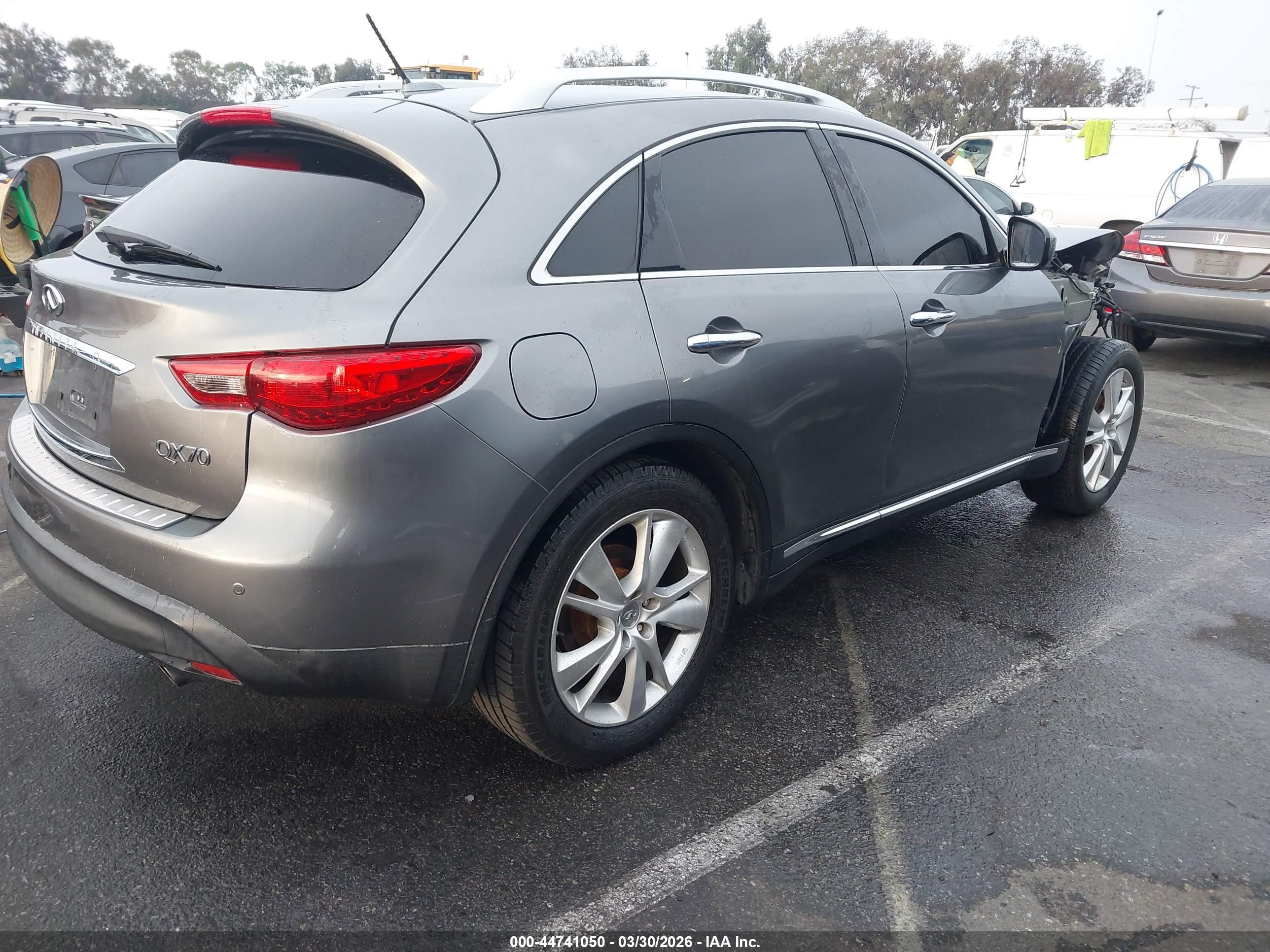 INFINITI QX70 image 4