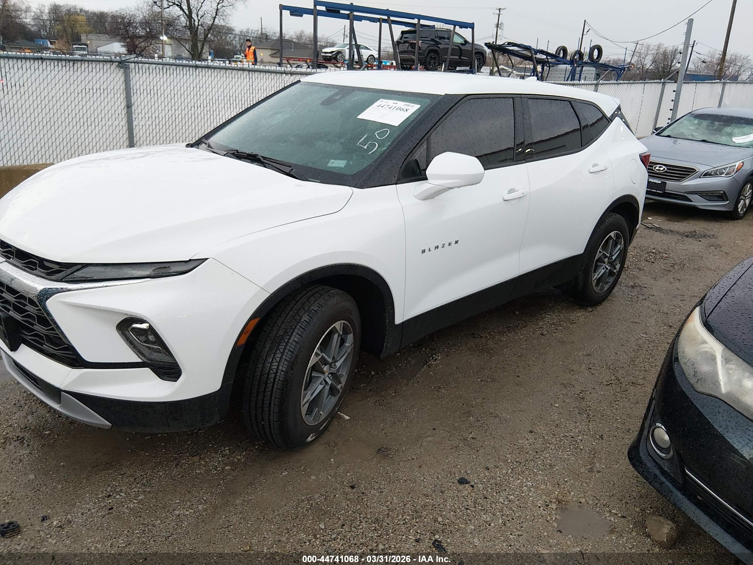 CHEVROLET BLAZER image 2