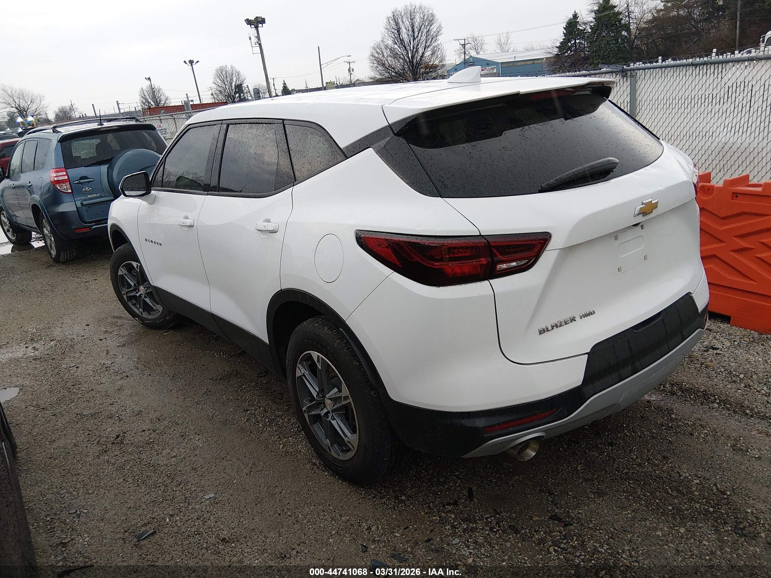 CHEVROLET BLAZER image 3