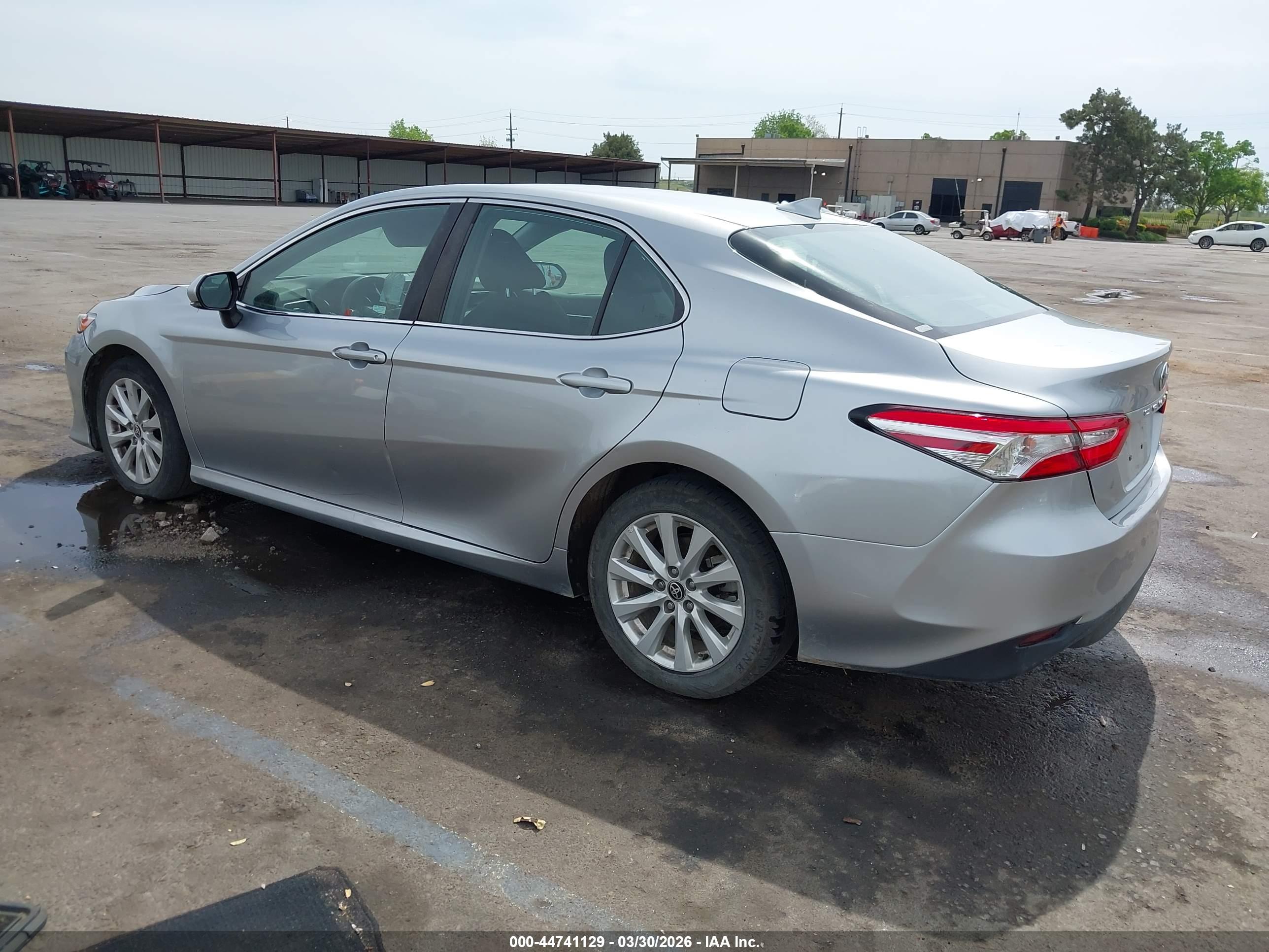 TOYOTA CAMRY image 3