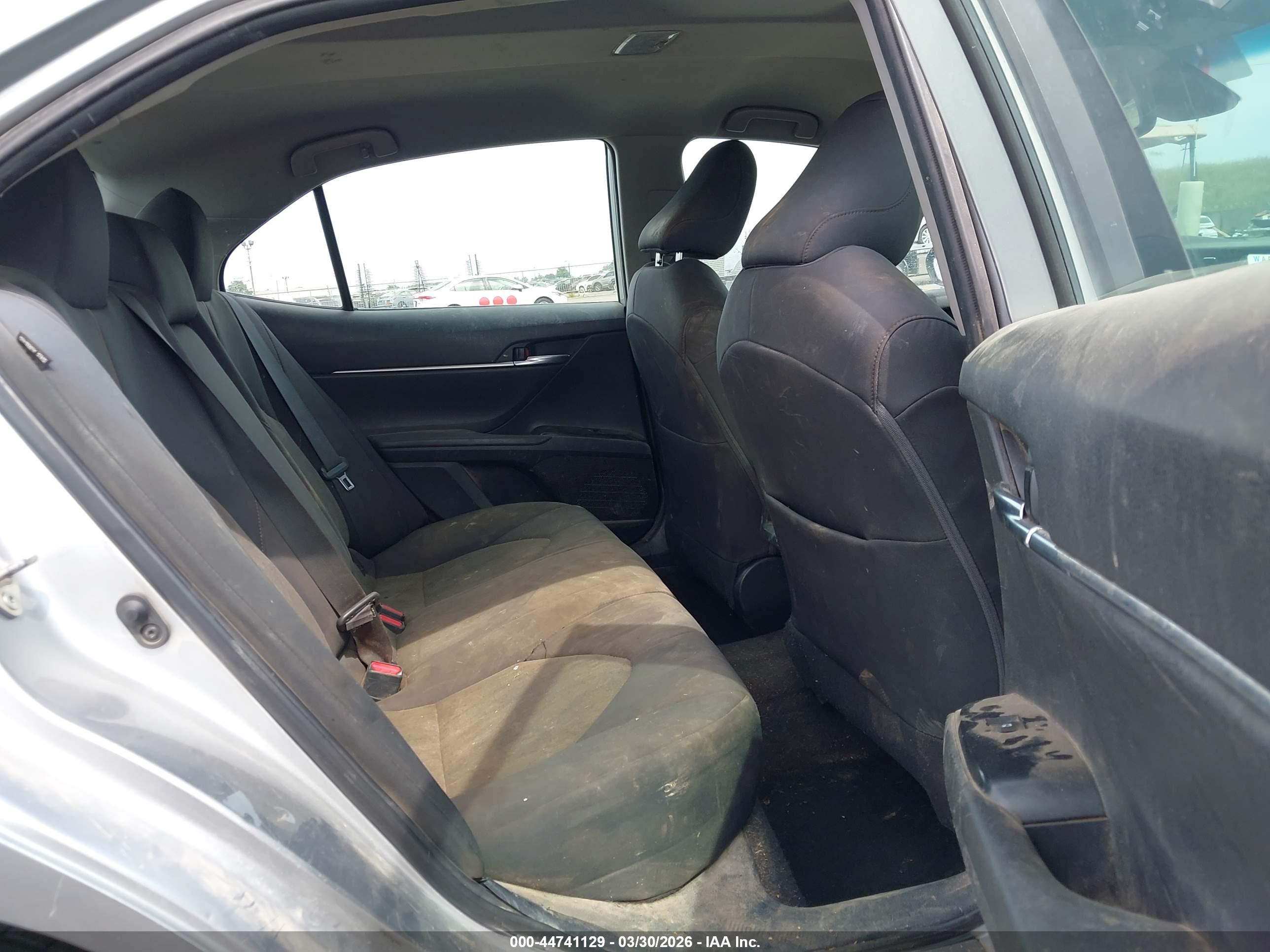 TOYOTA CAMRY image 8