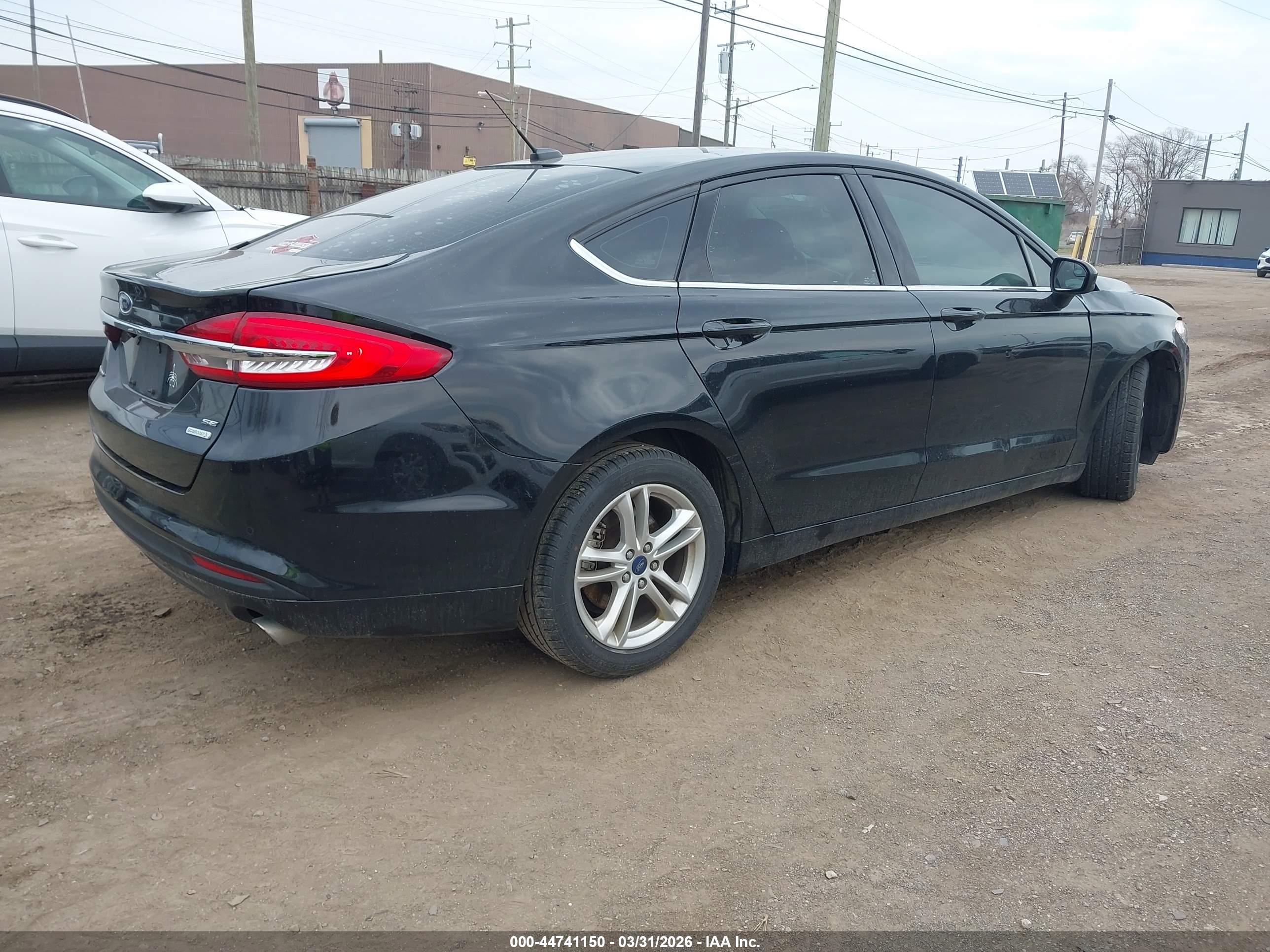 FORD FUSION image 4