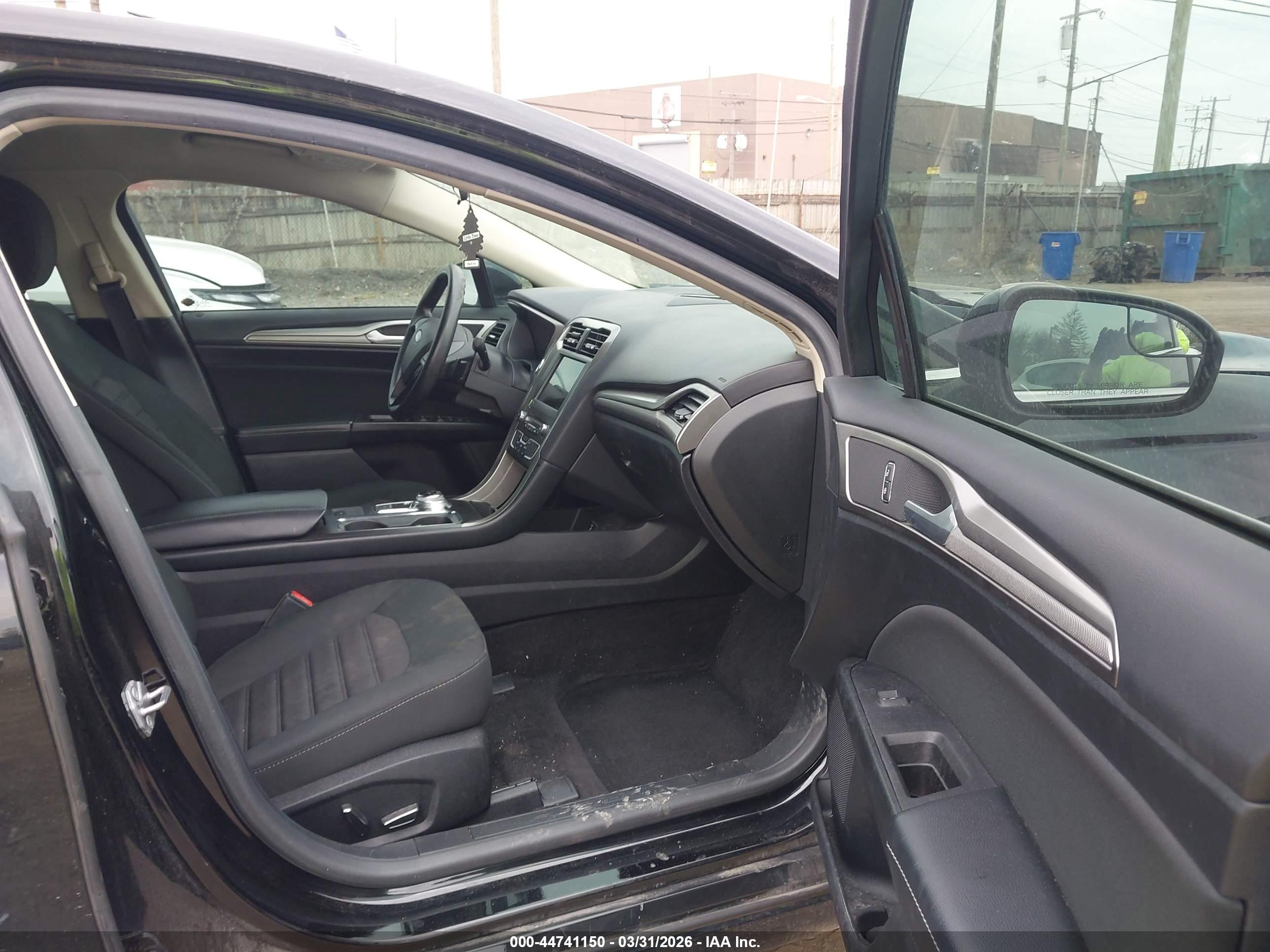 FORD FUSION image 5