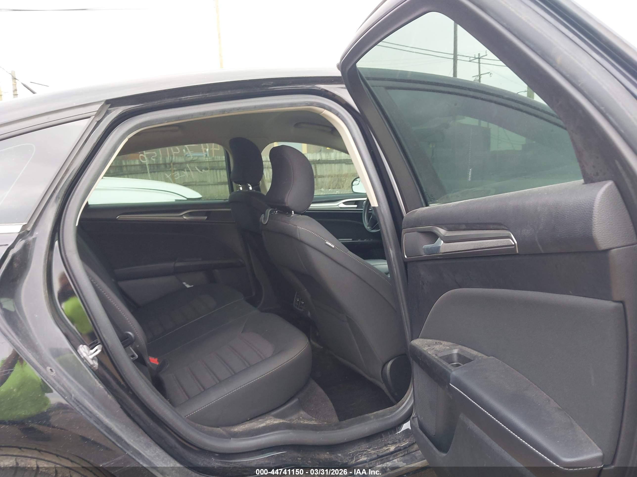 FORD FUSION image 8