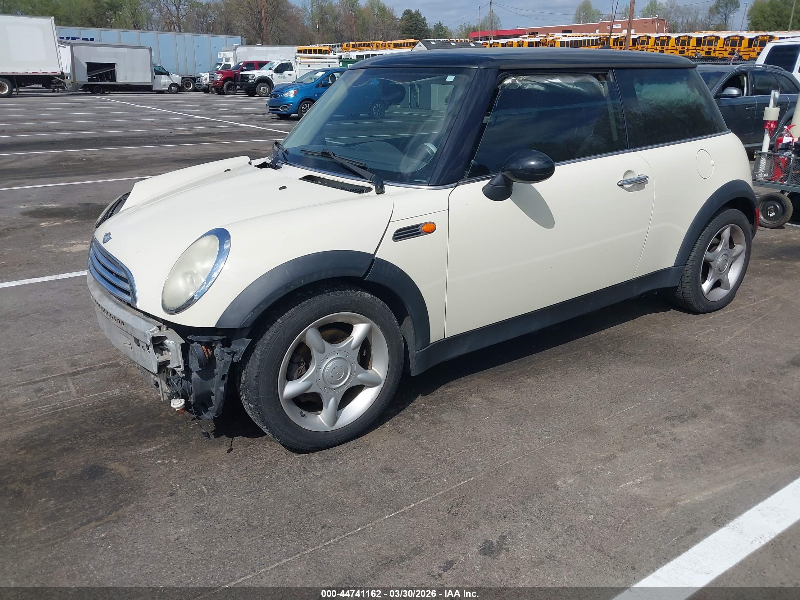 MINI COOPER image 2