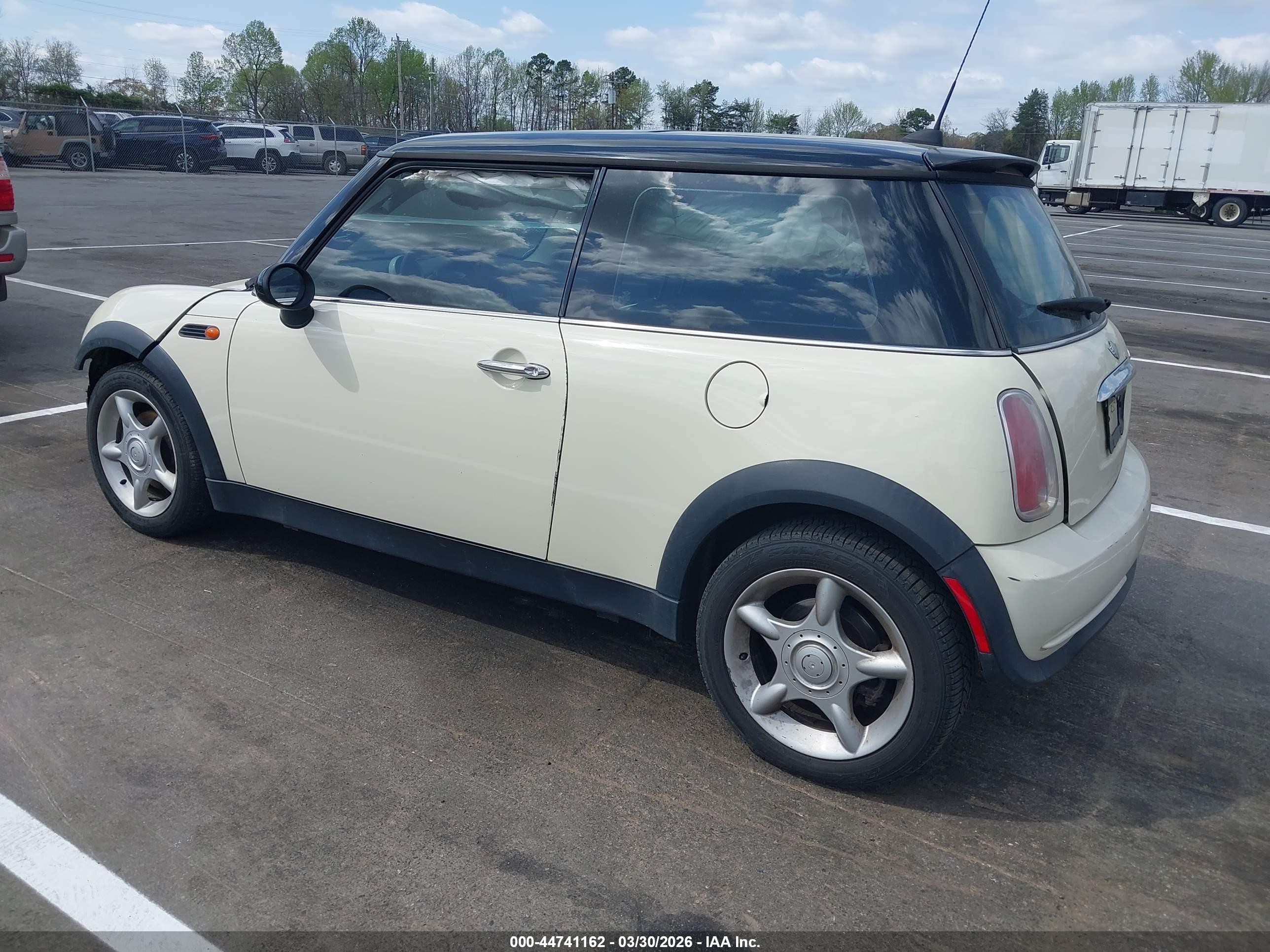 MINI COOPER image 3