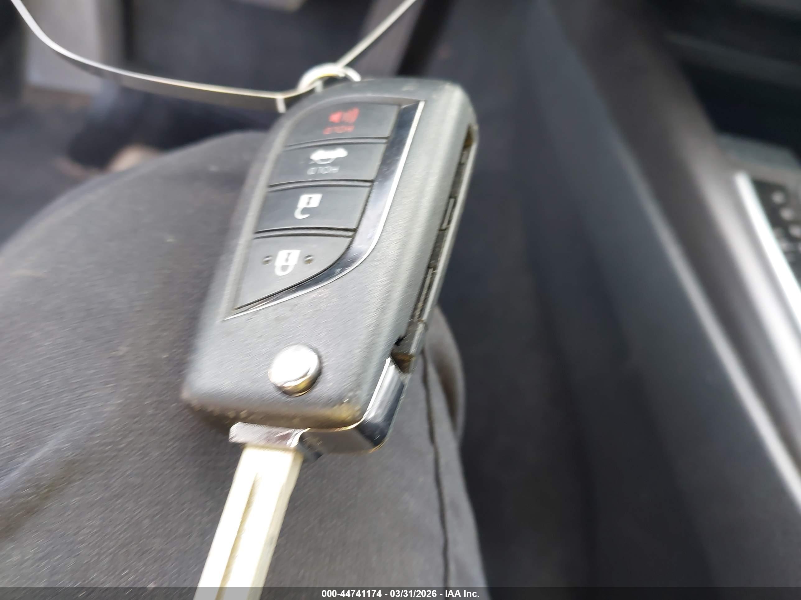 TOYOTA CAMRY image 11