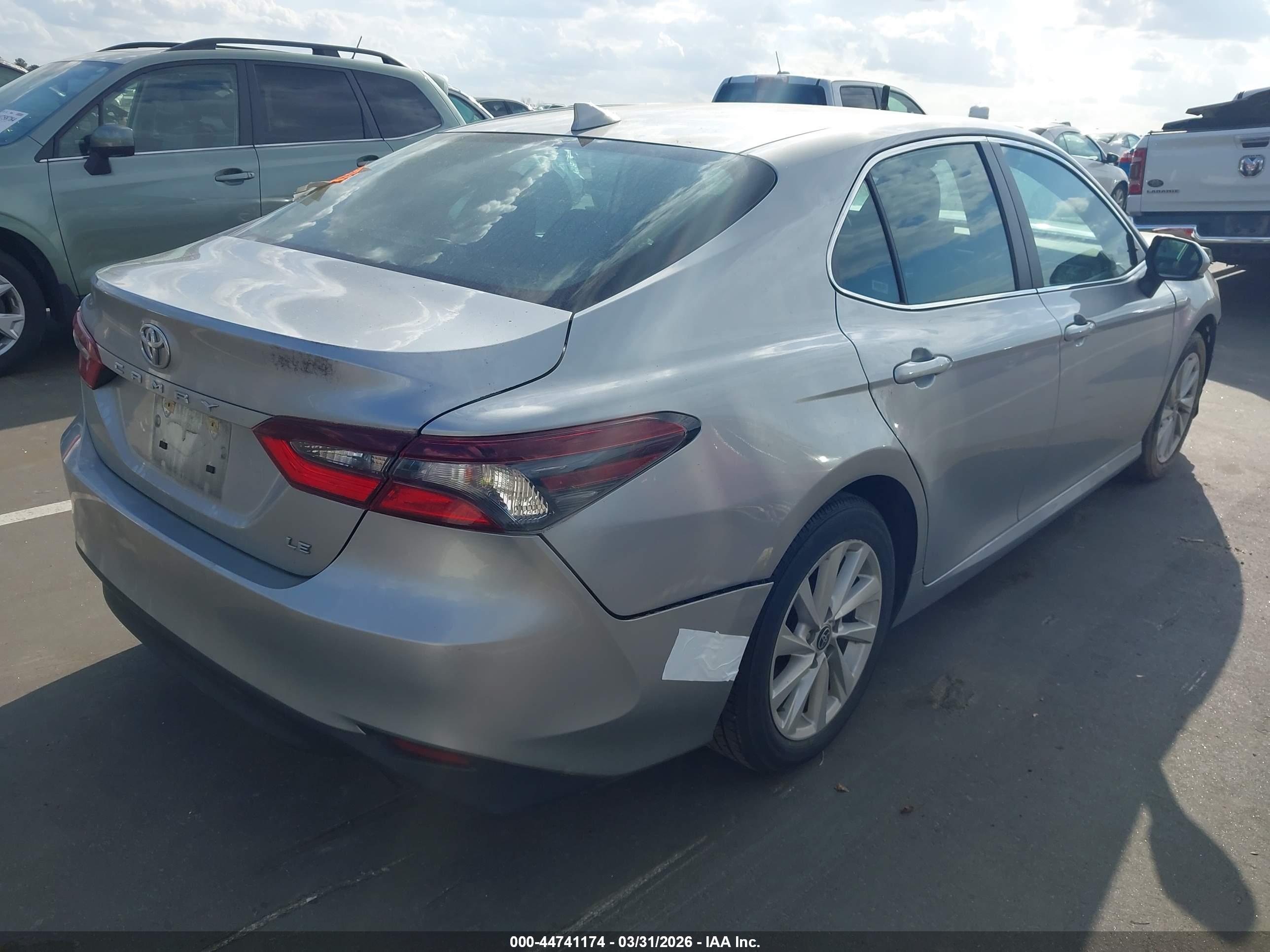 TOYOTA CAMRY image 4