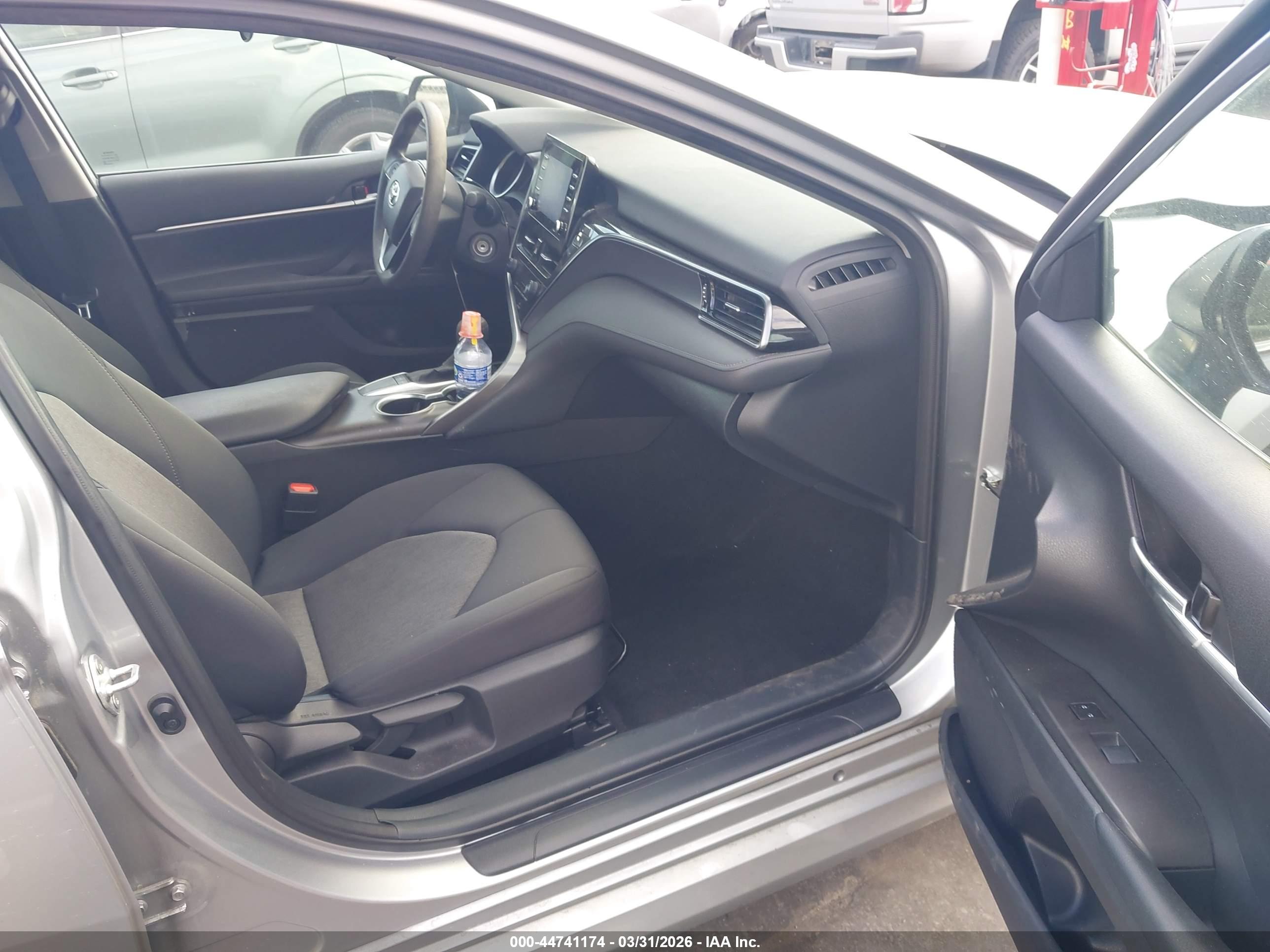 TOYOTA CAMRY image 5