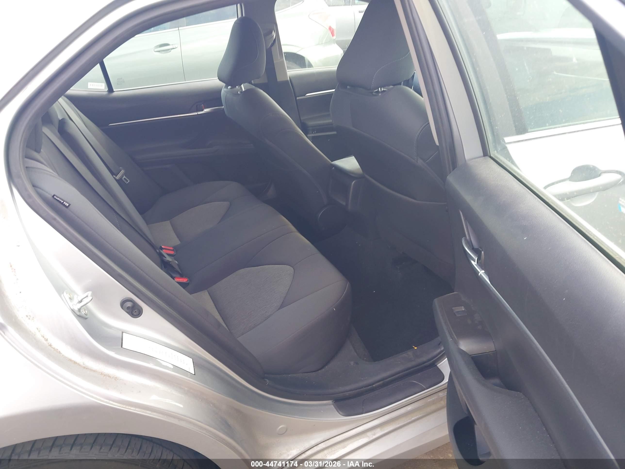 TOYOTA CAMRY image 8