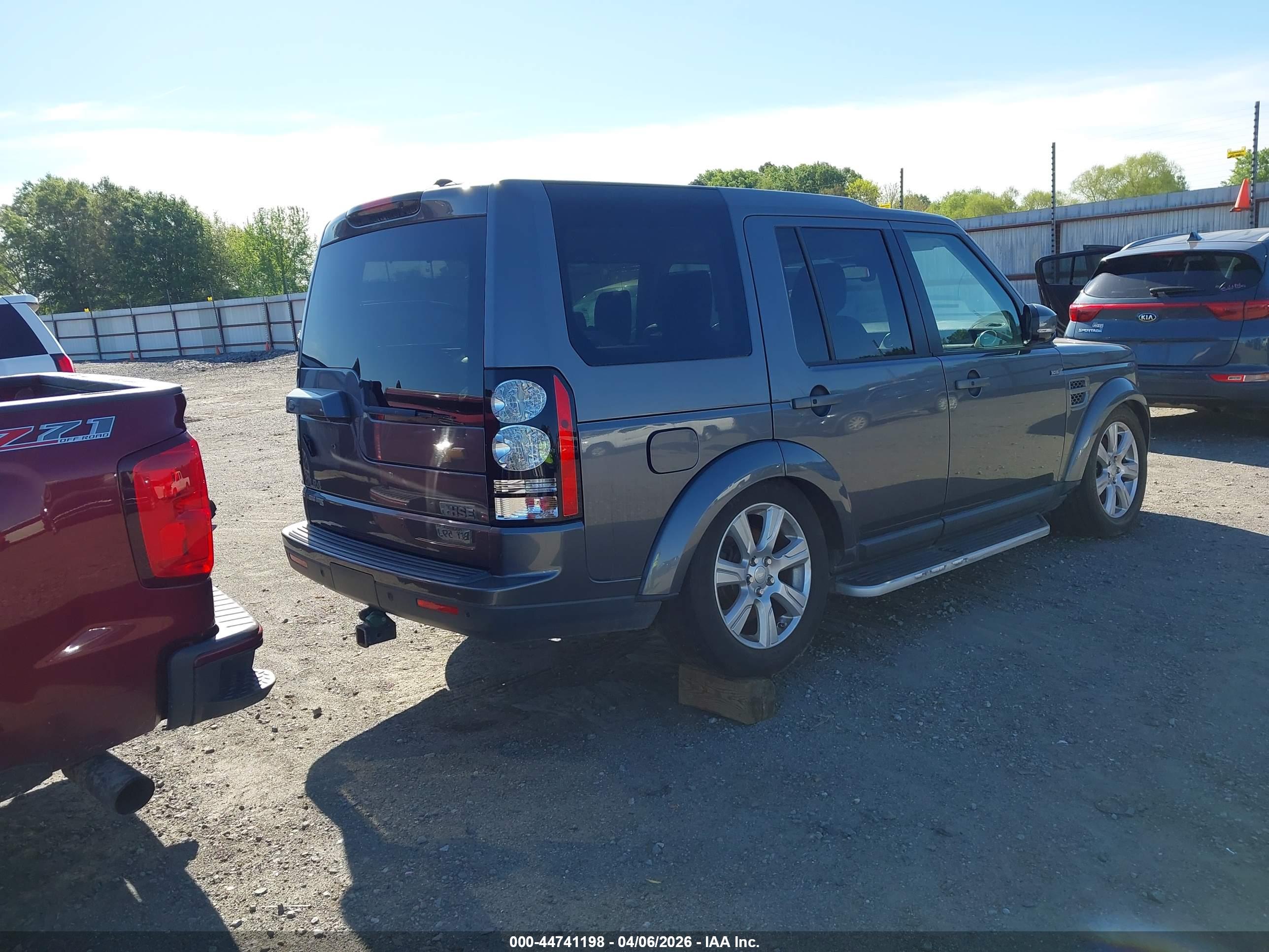 LAND ROVER image 4