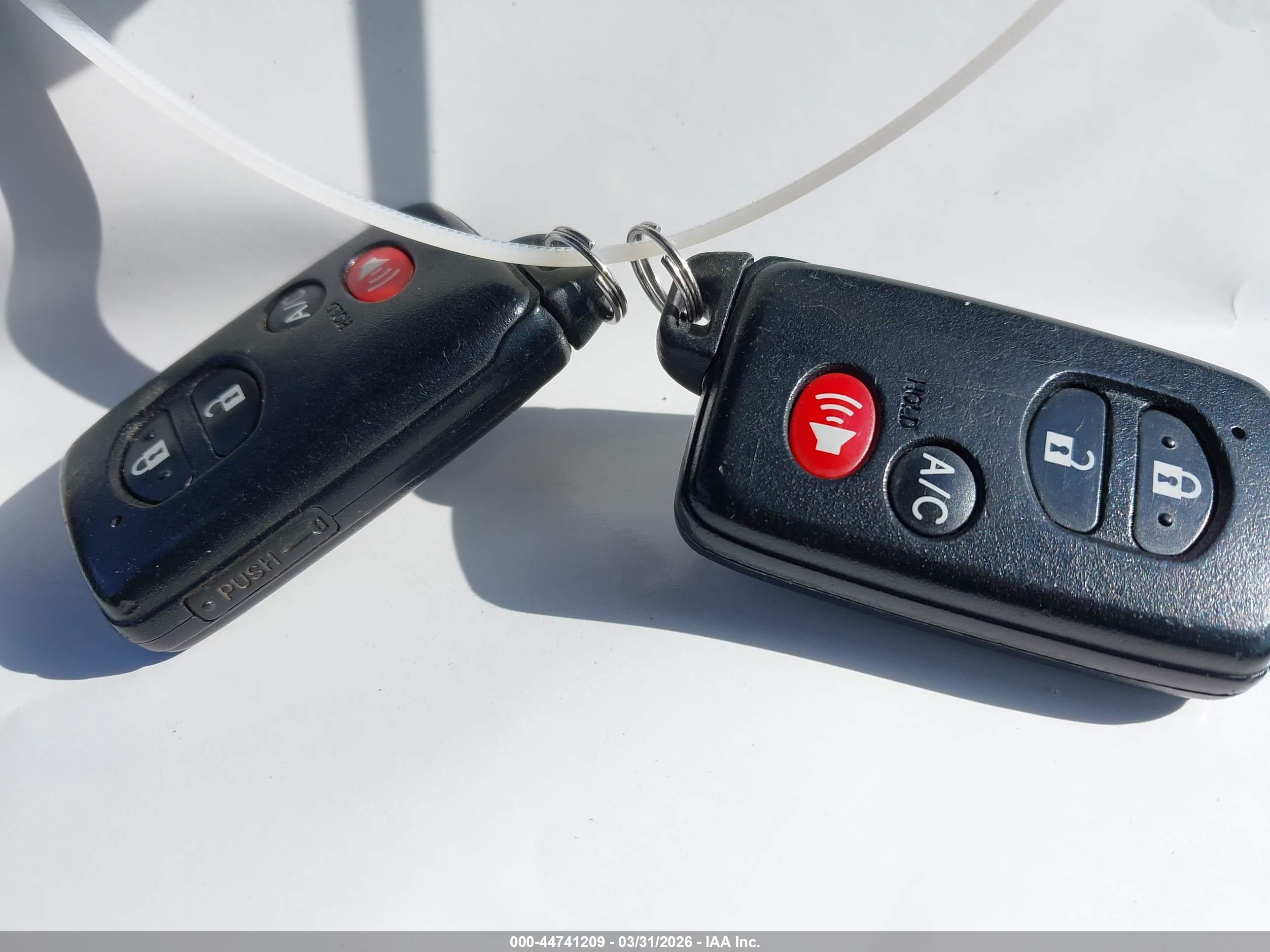 TOYOTA PRIUS image 11