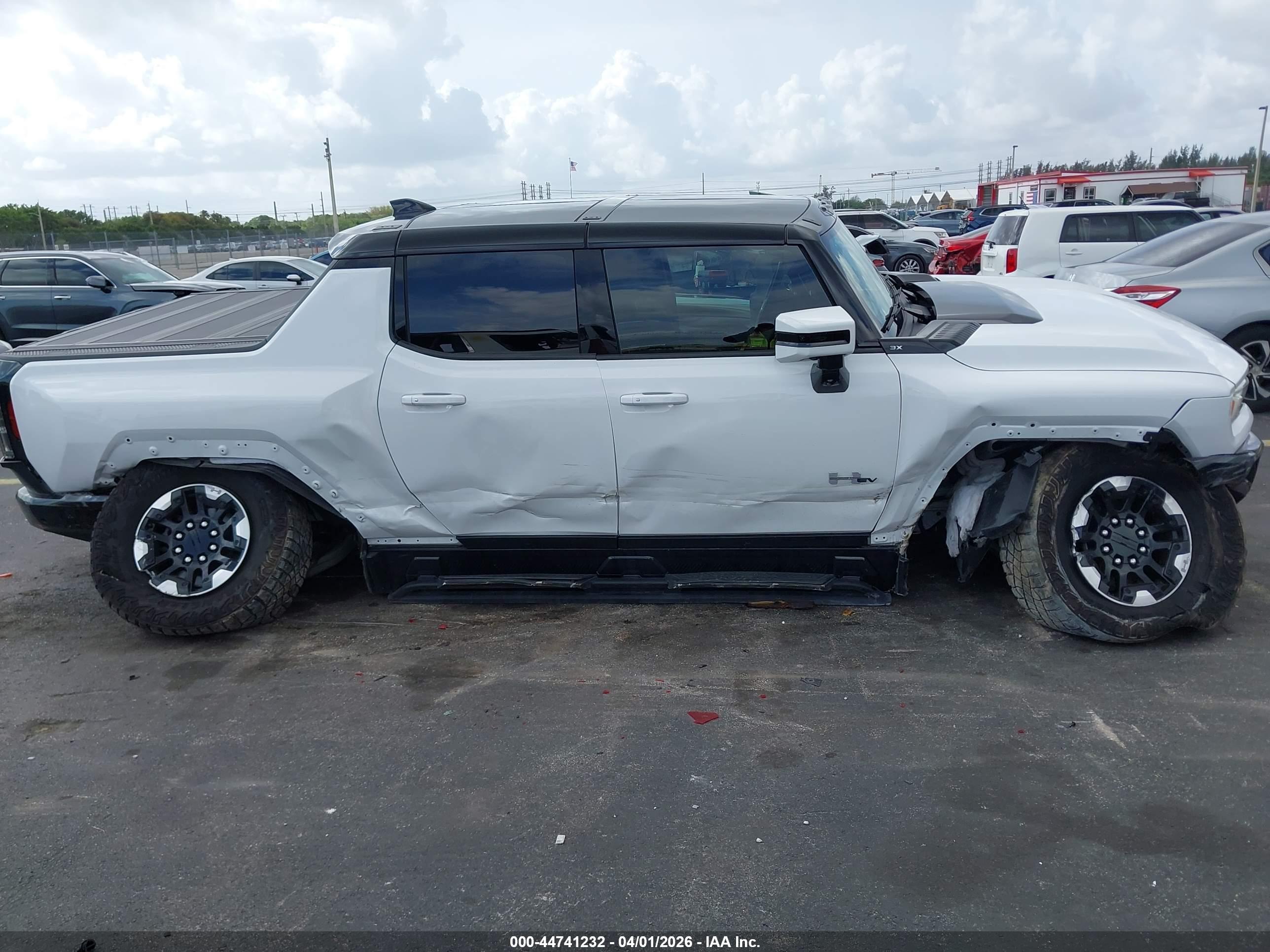 GMC HUMMER image 6