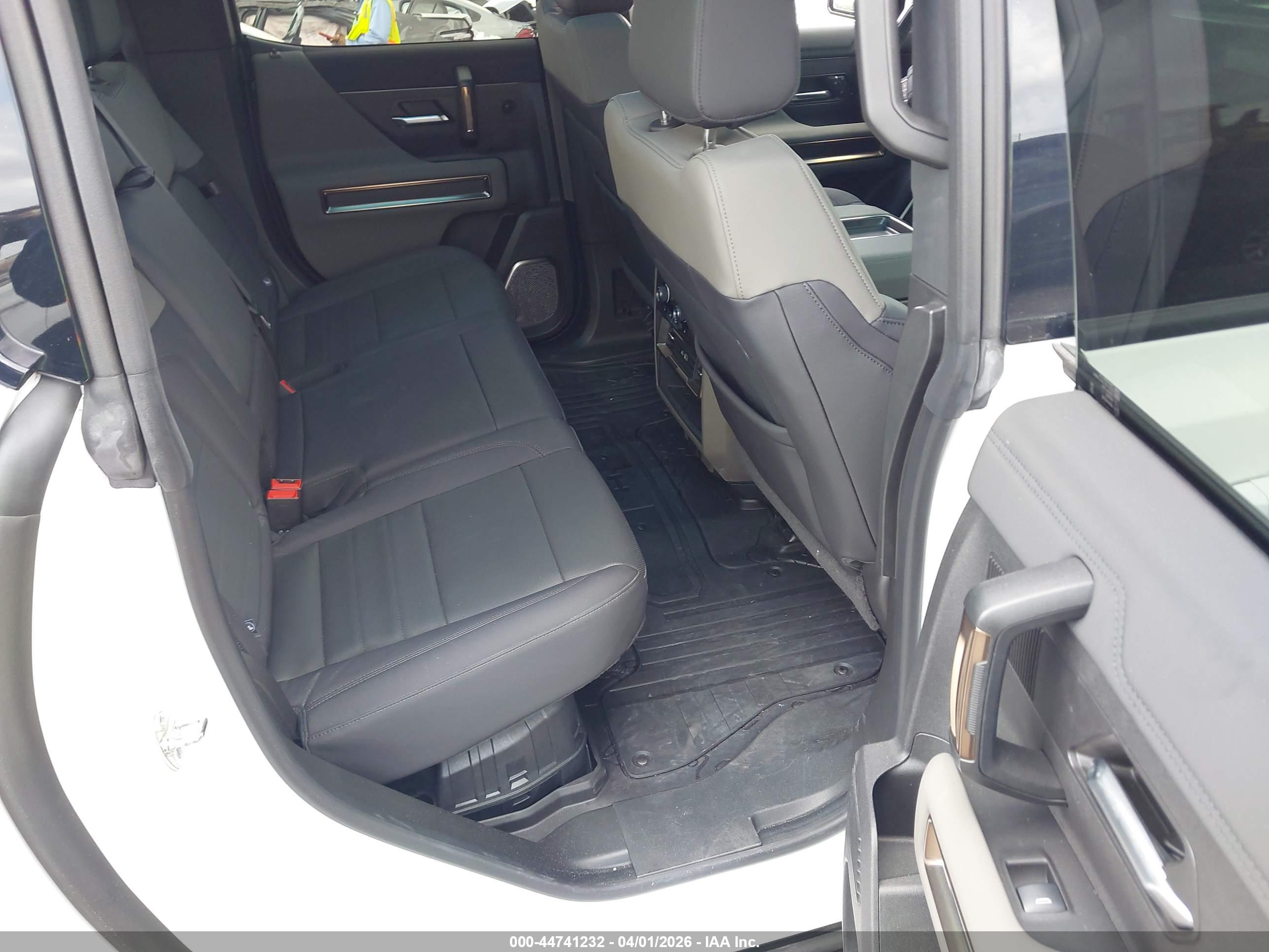 GMC HUMMER image 8