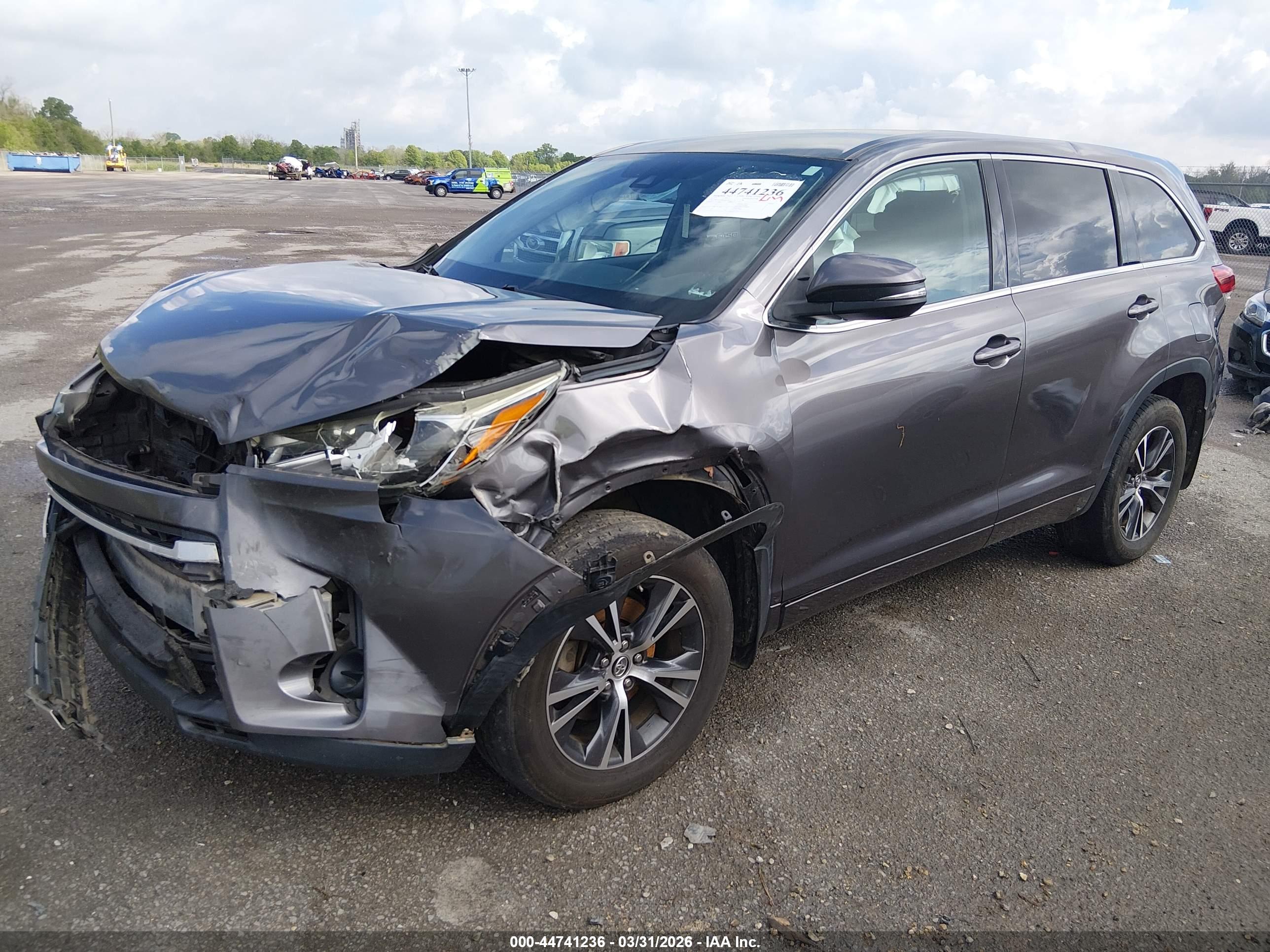 TOYOTA HIGHLANDER image 2