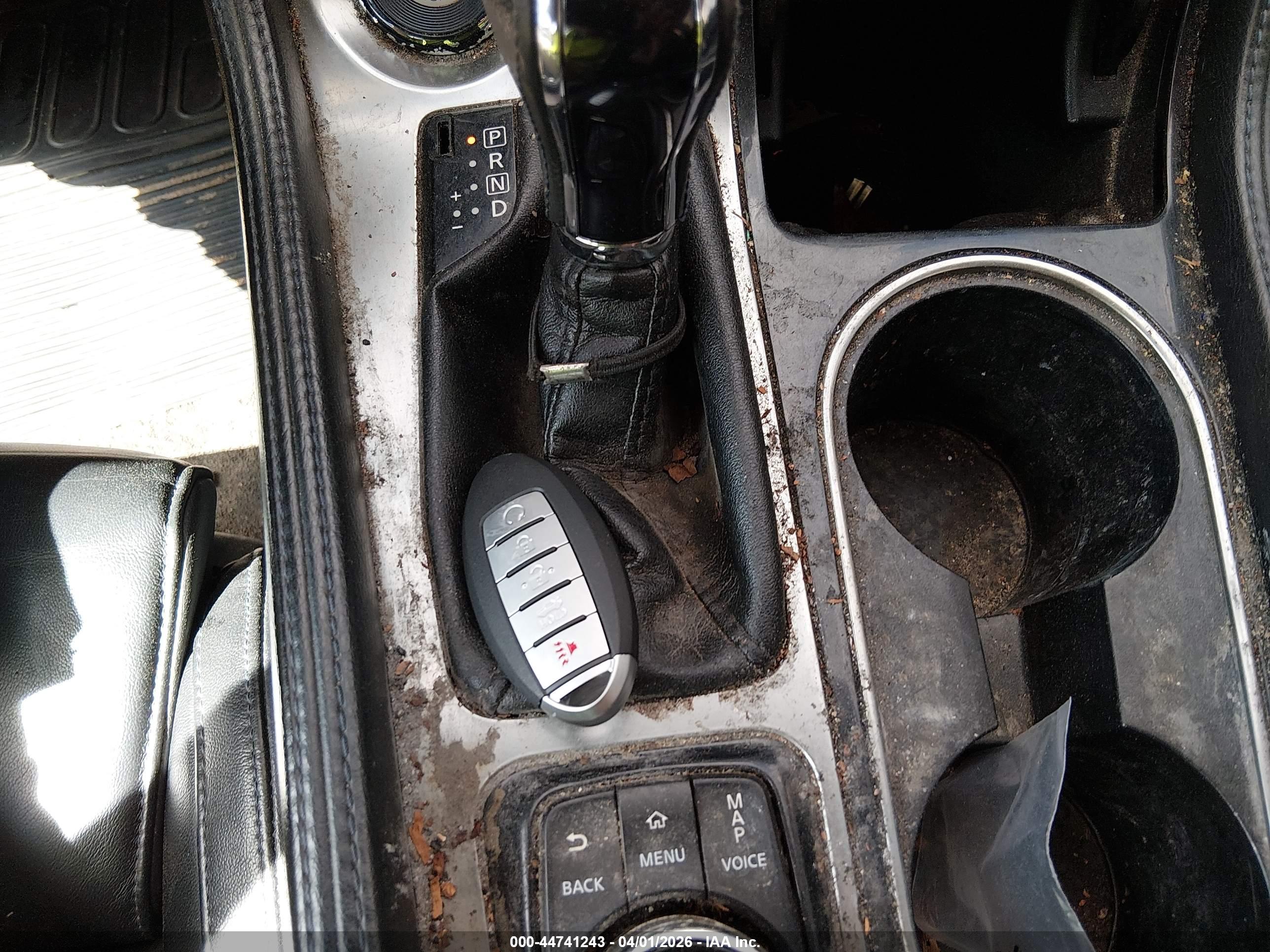 NISSAN MAXIMA image 11