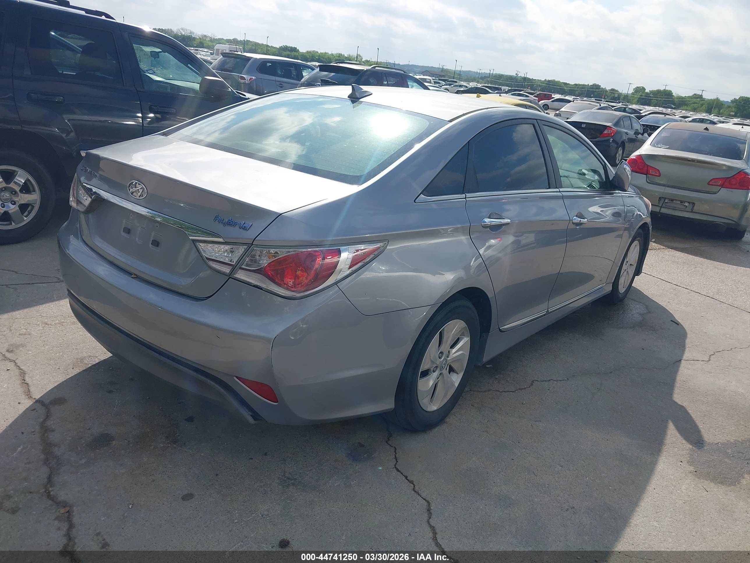 HYUNDAI SONATA image 4