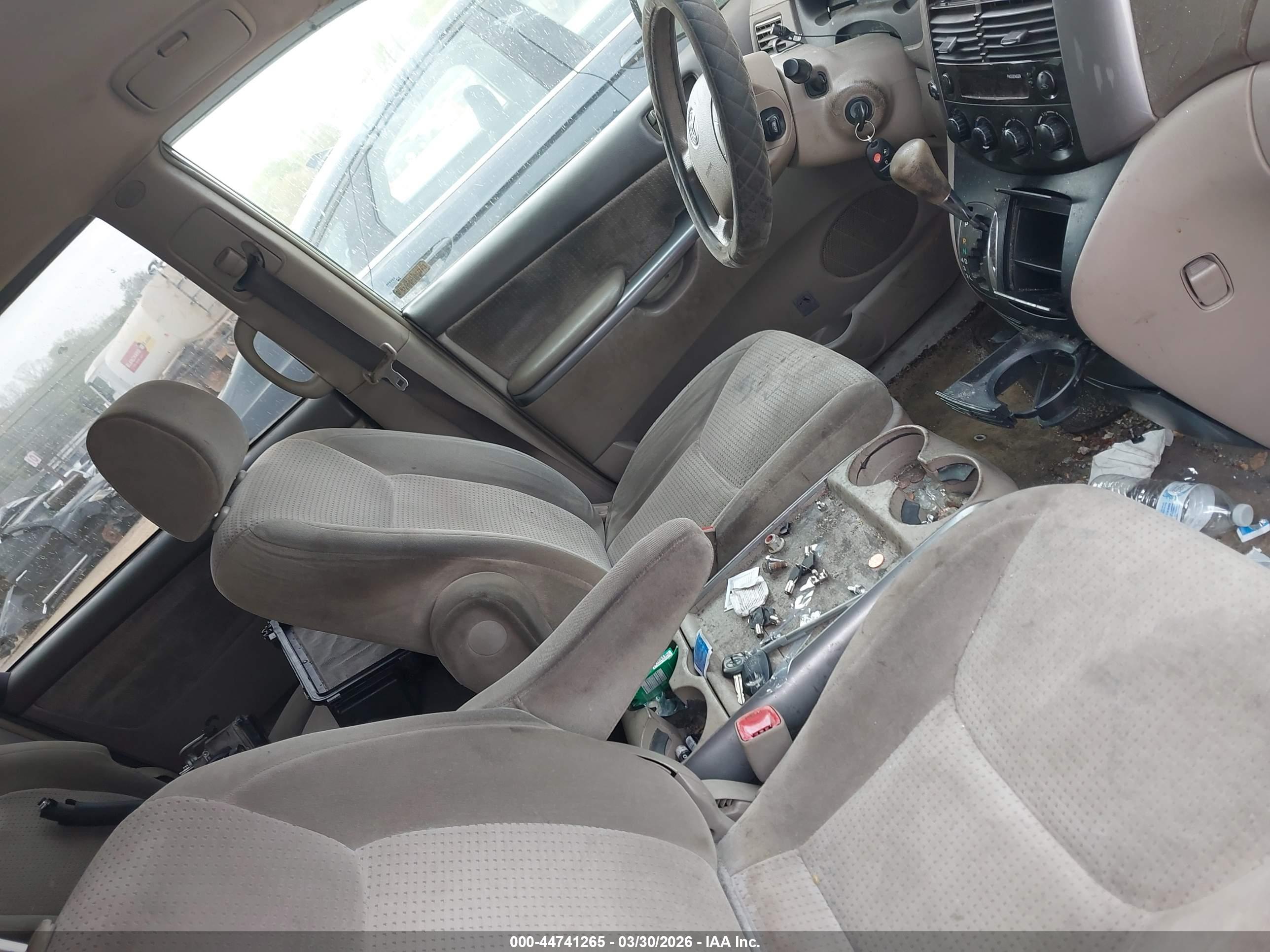 TOYOTA SIENNA image 5