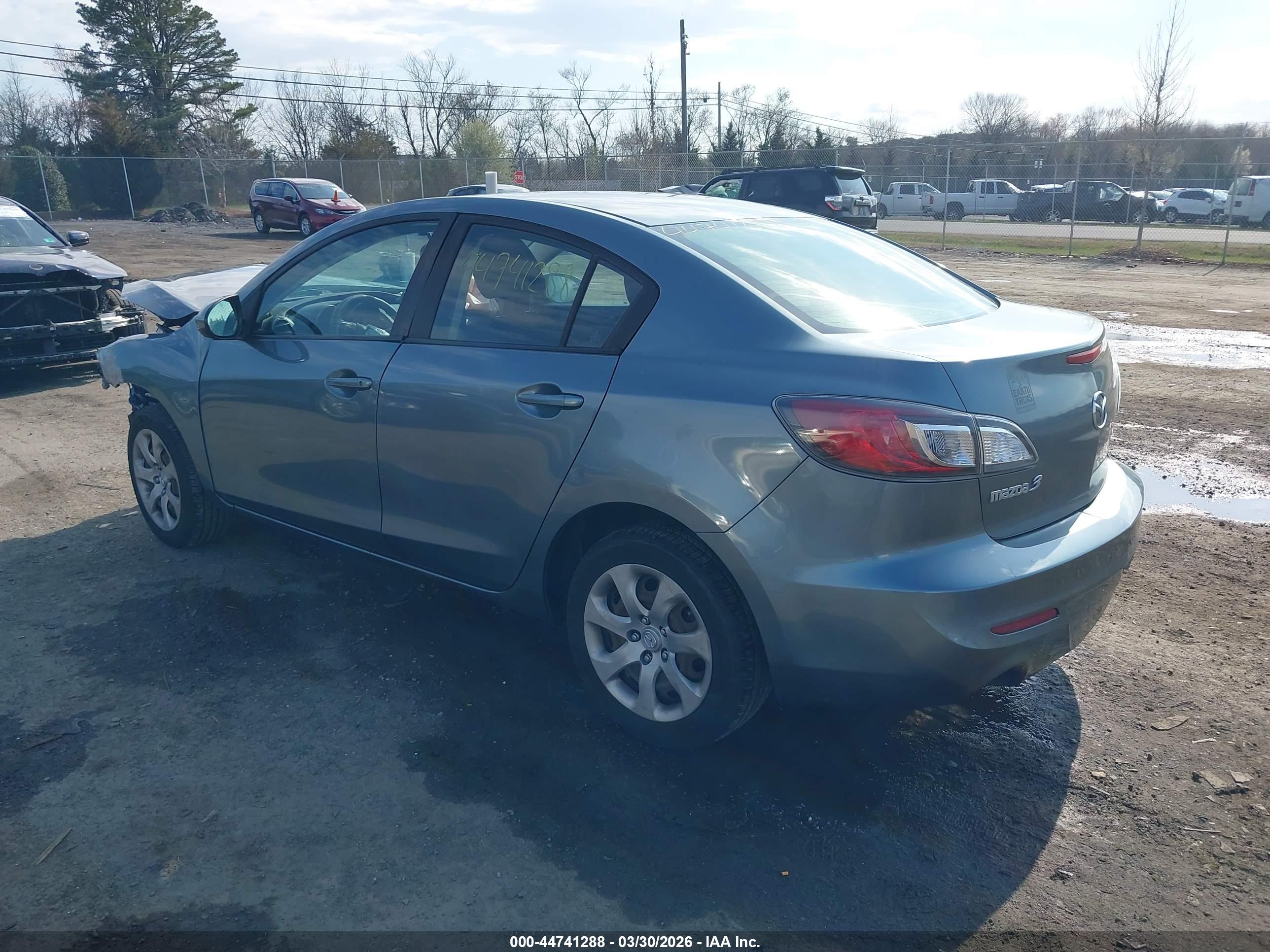 MAZDA MAZDA3 image 3