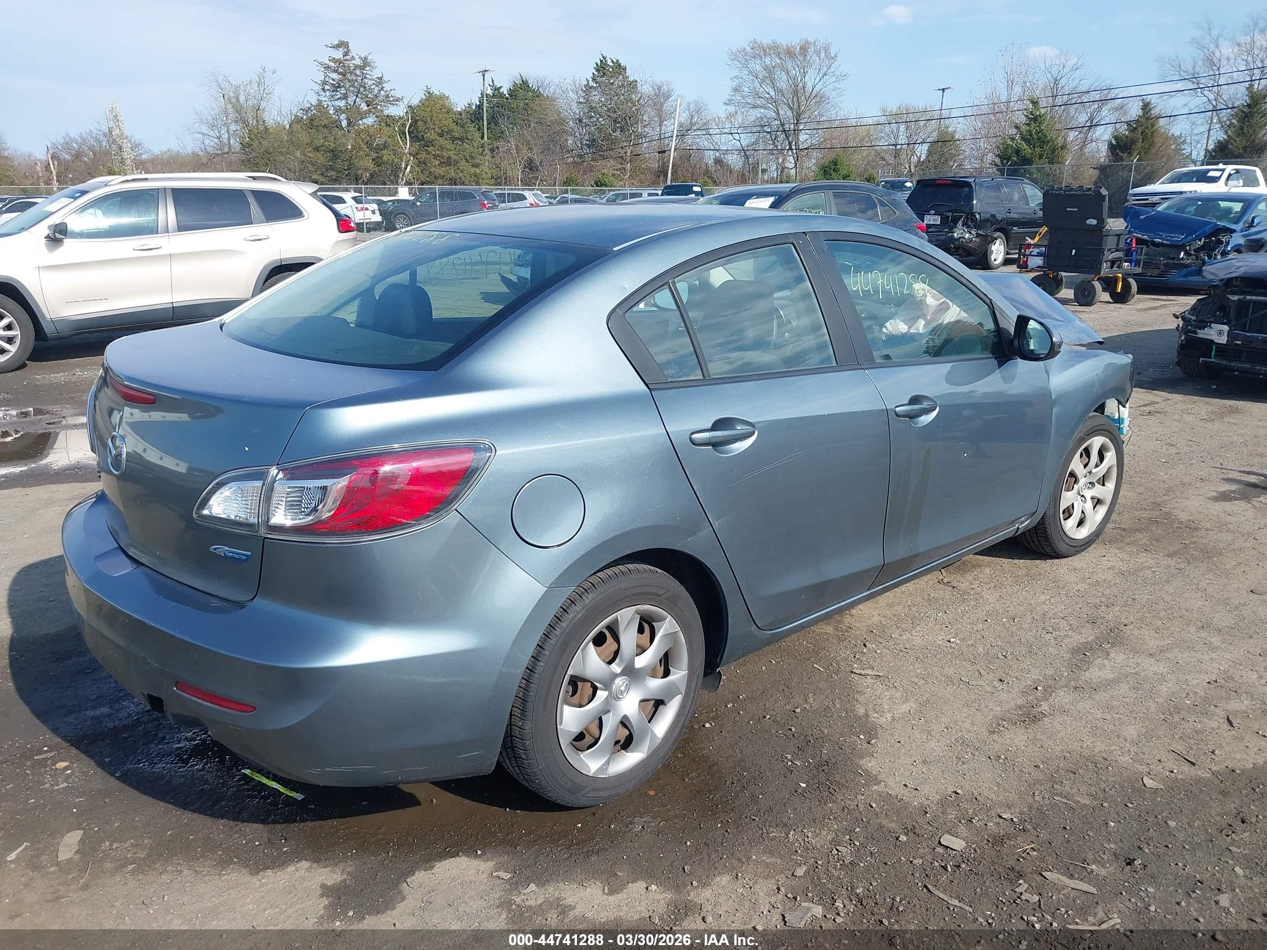 MAZDA MAZDA3 image 4