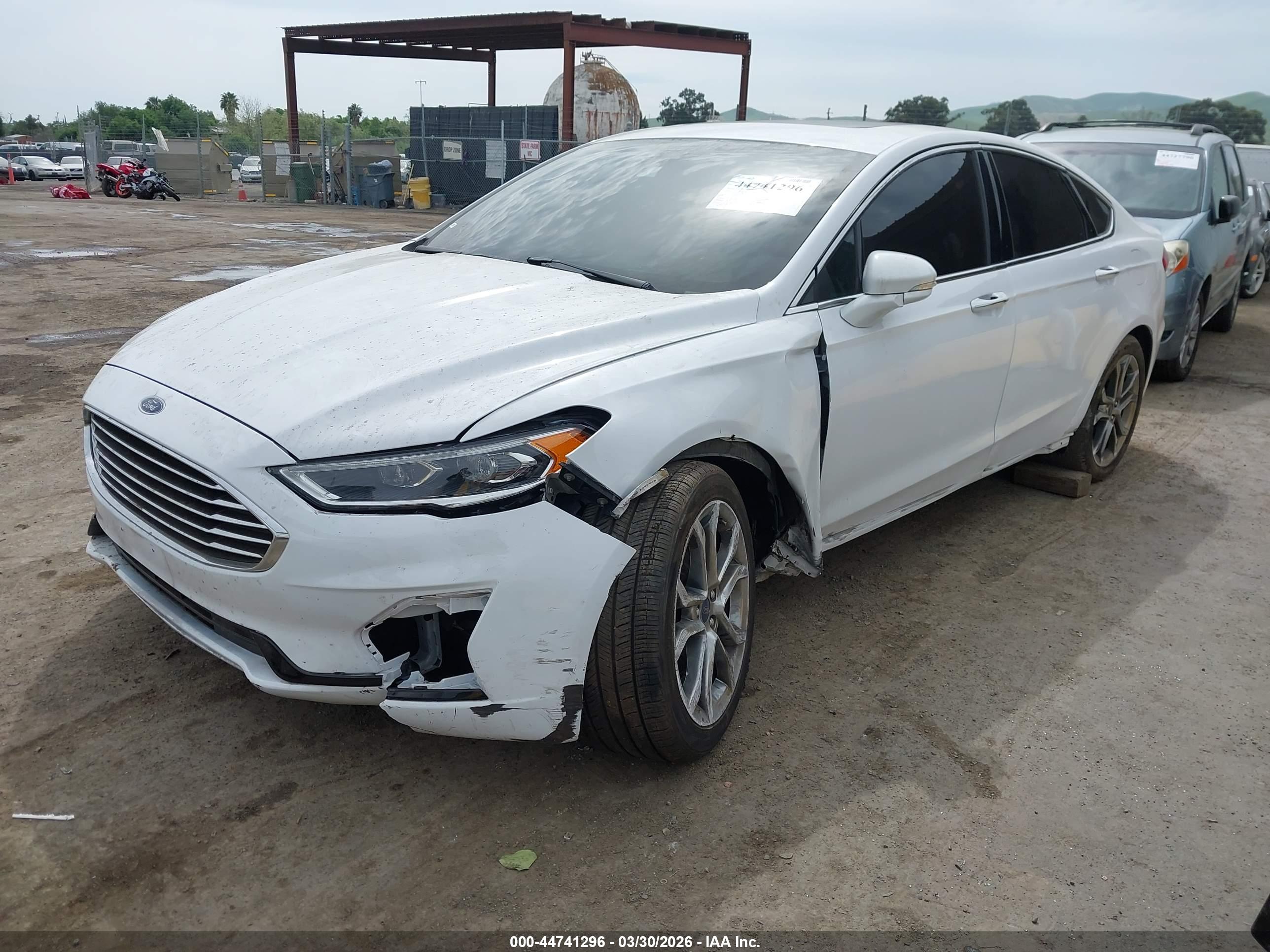 FORD FUSION image 2