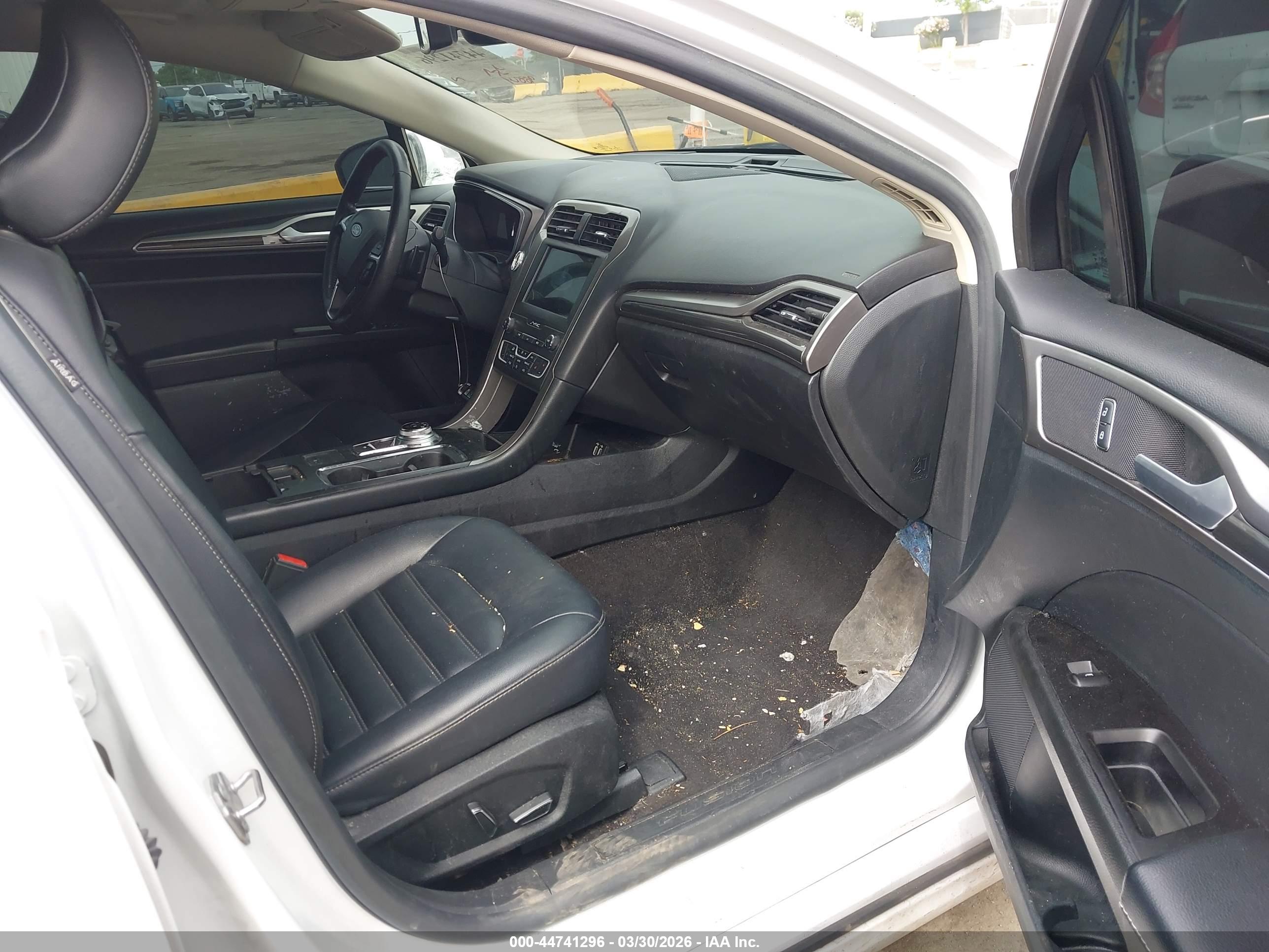 FORD FUSION image 5