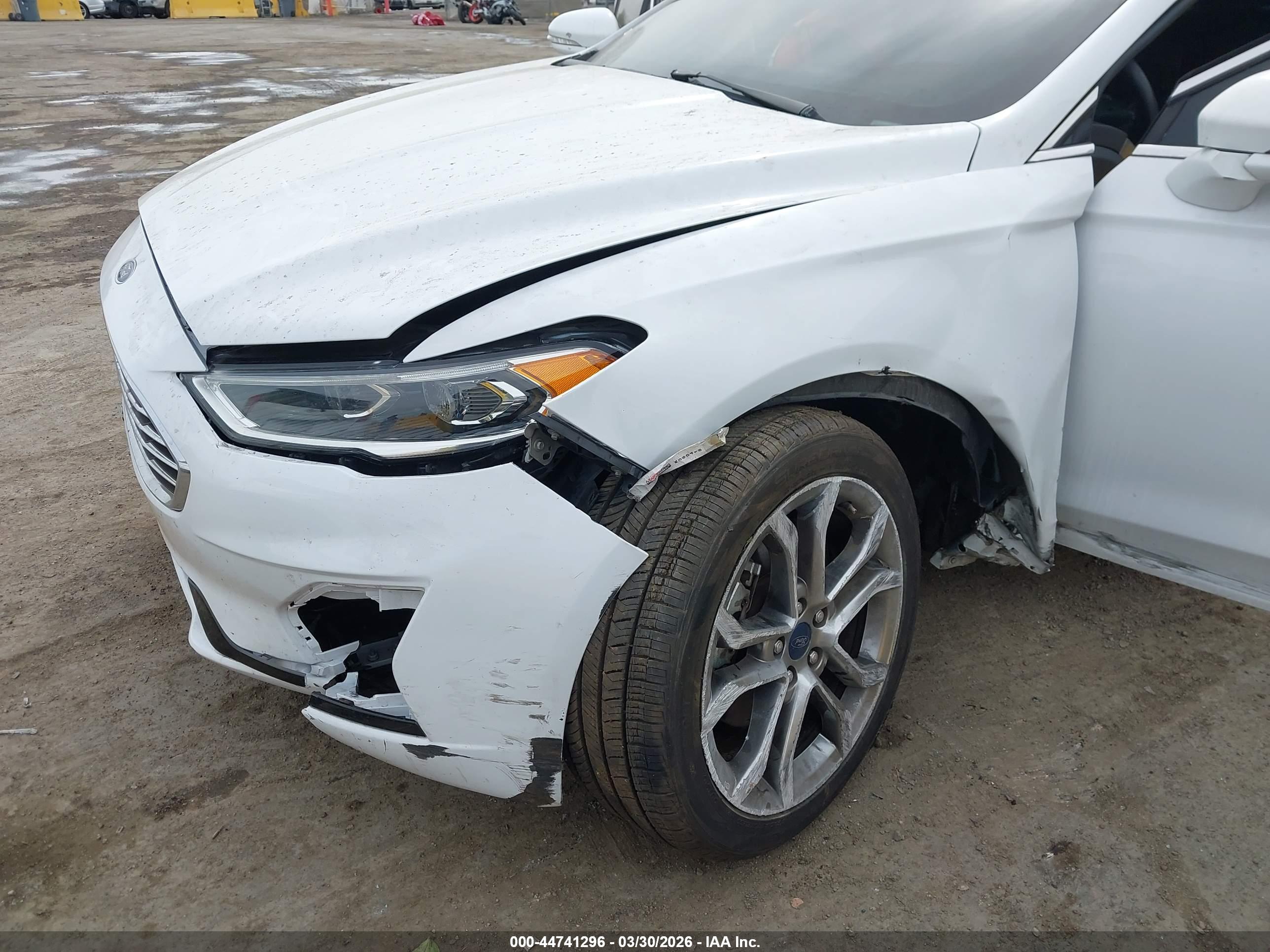FORD FUSION image 6