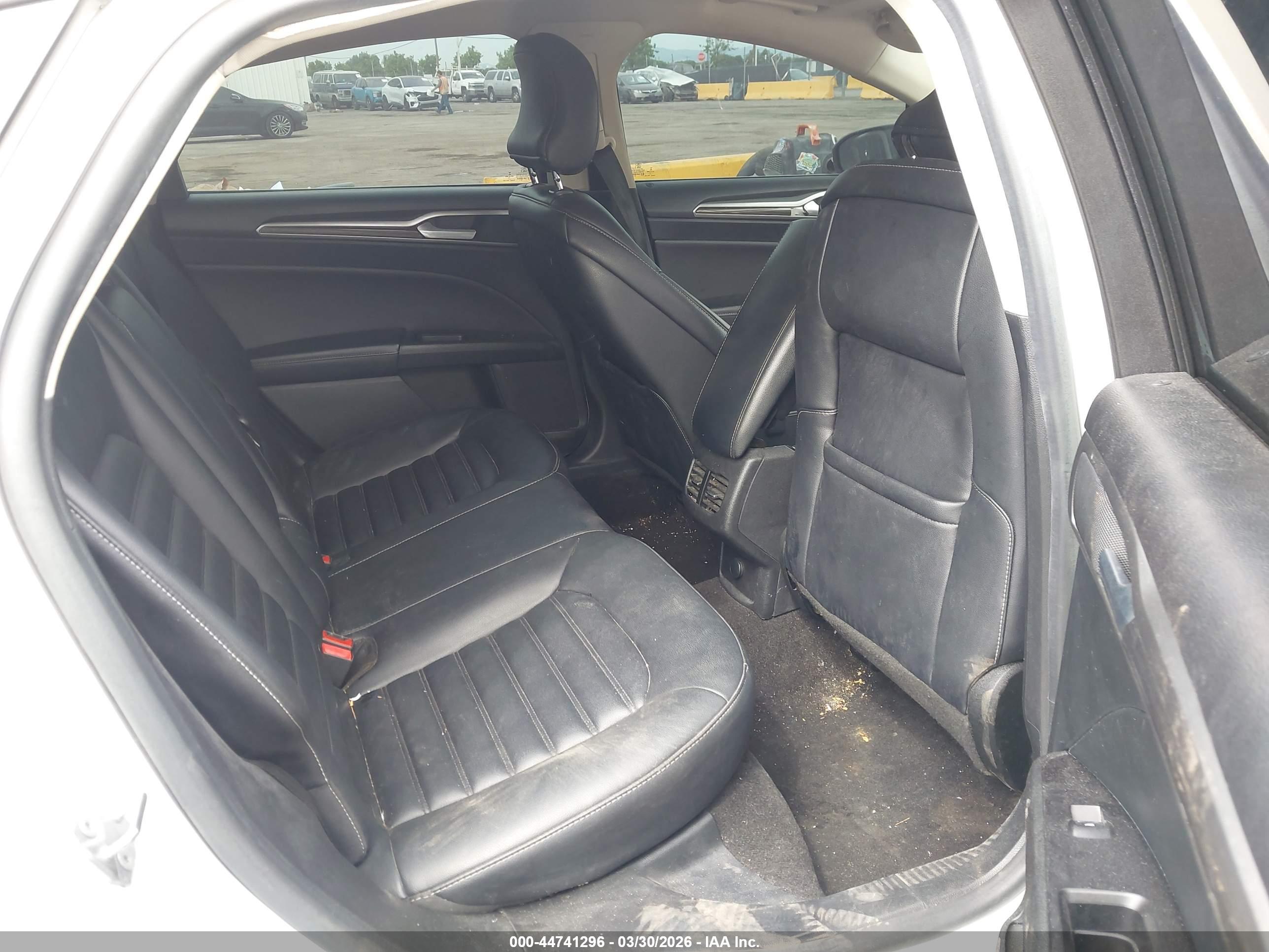 FORD FUSION image 8