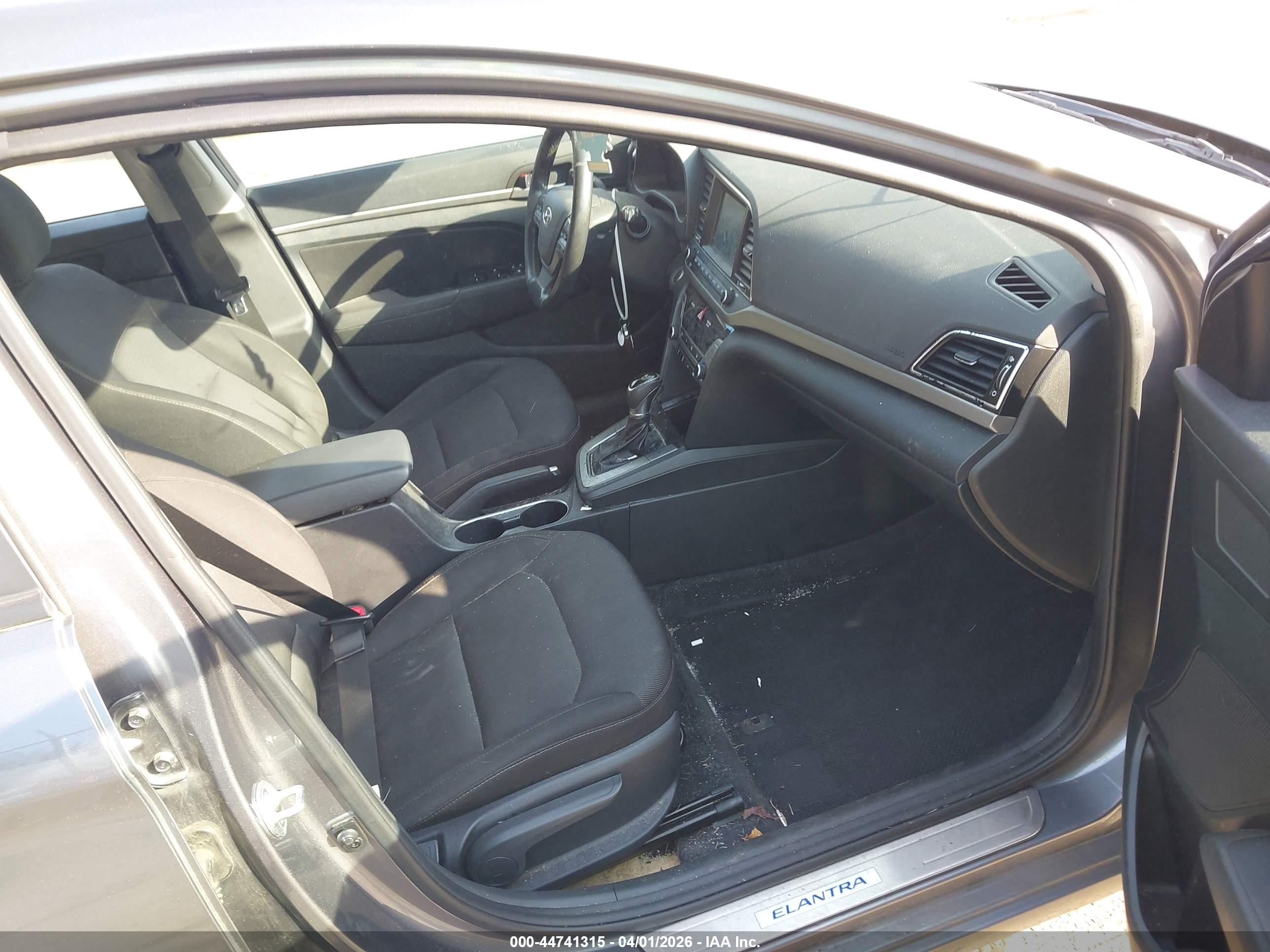HYUNDAI ELANTRA image 5