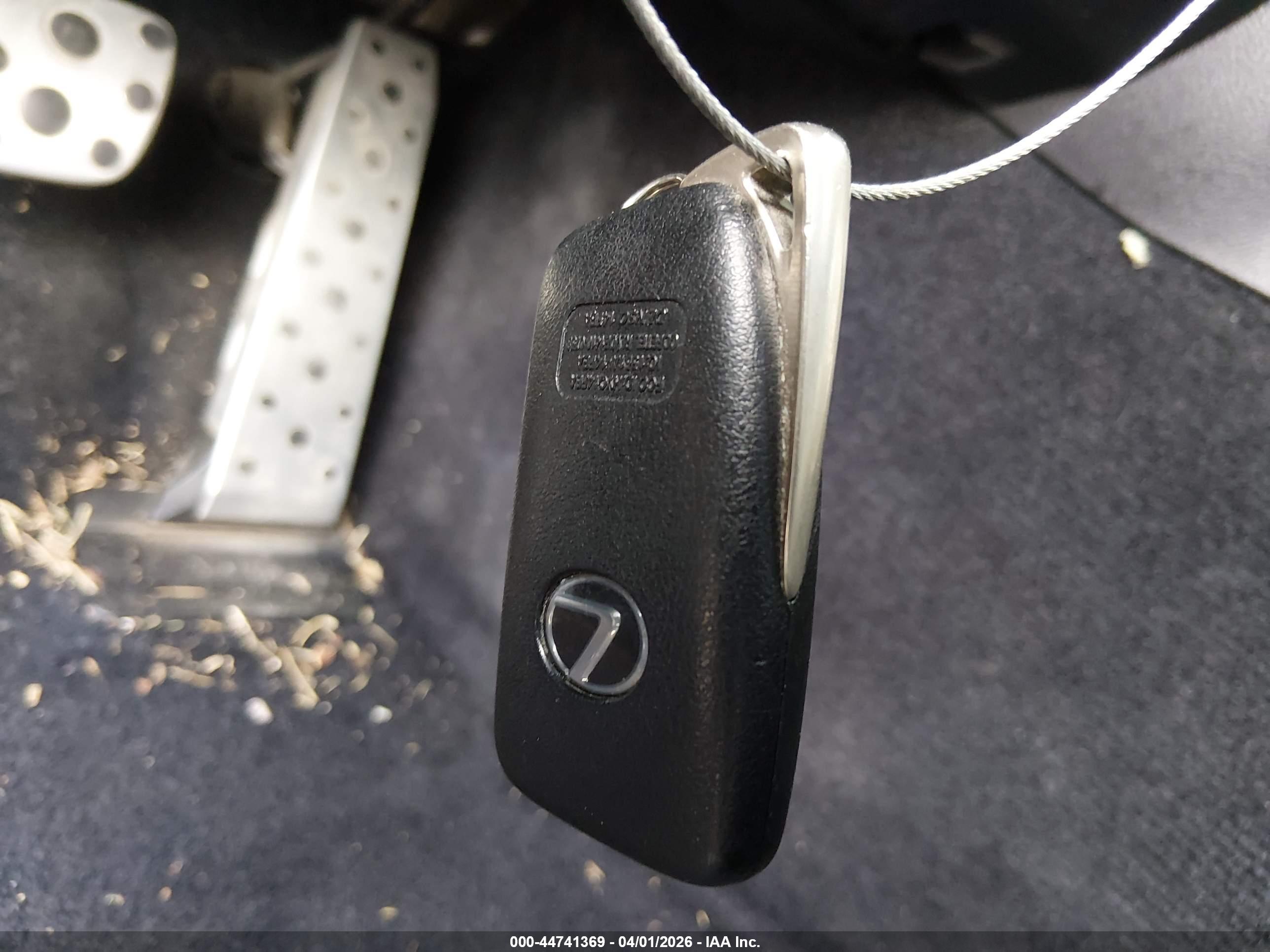 LEXUS IS image 11