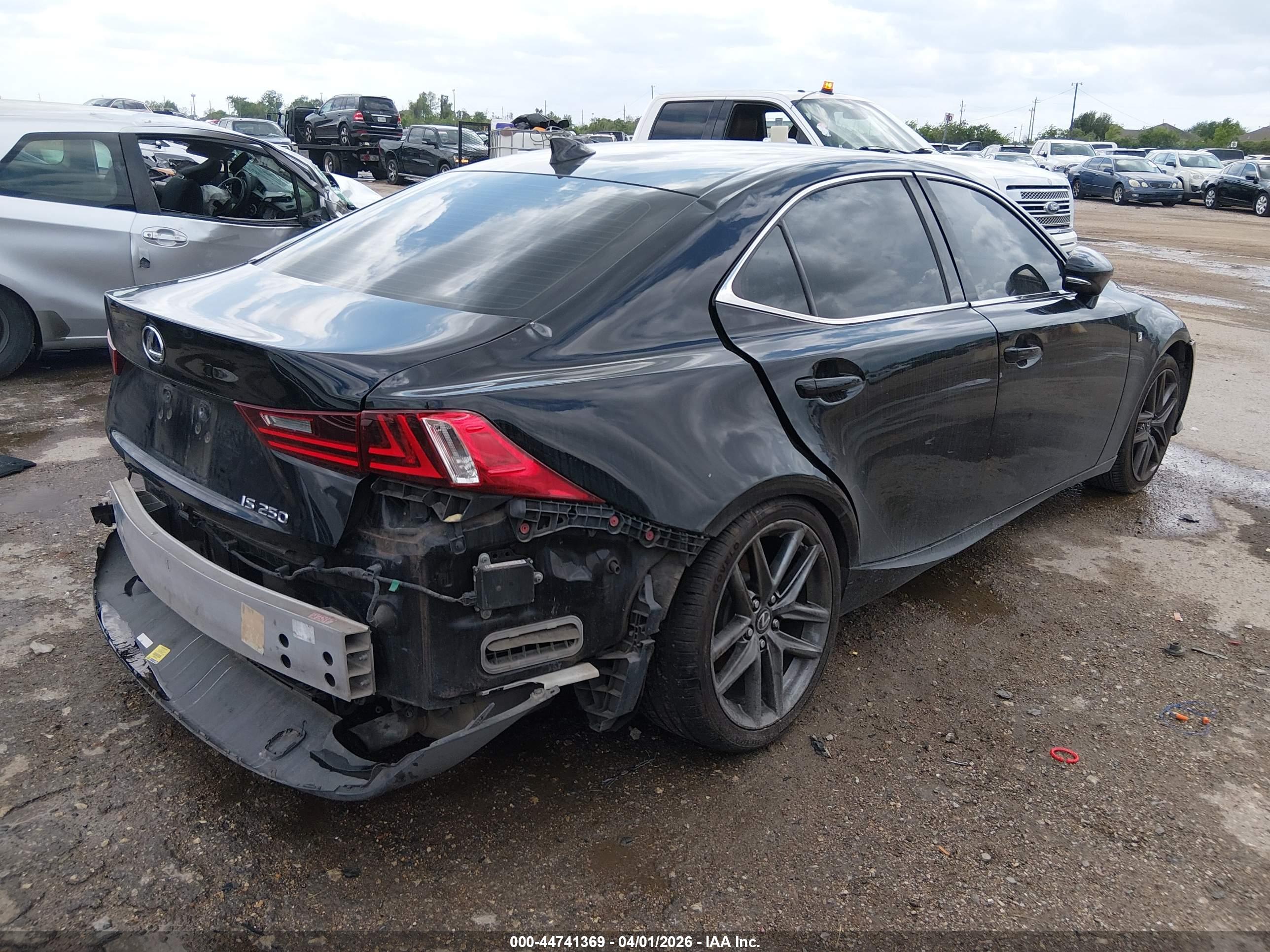 LEXUS IS image 4