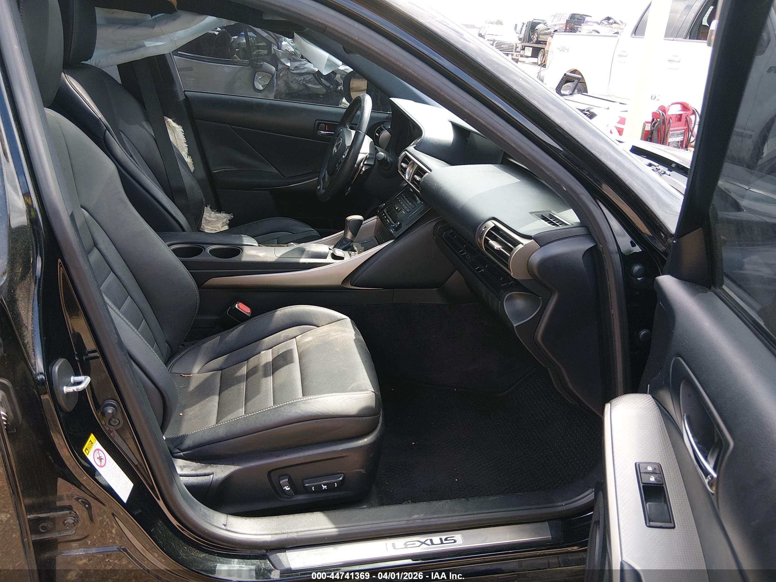 LEXUS IS image 5