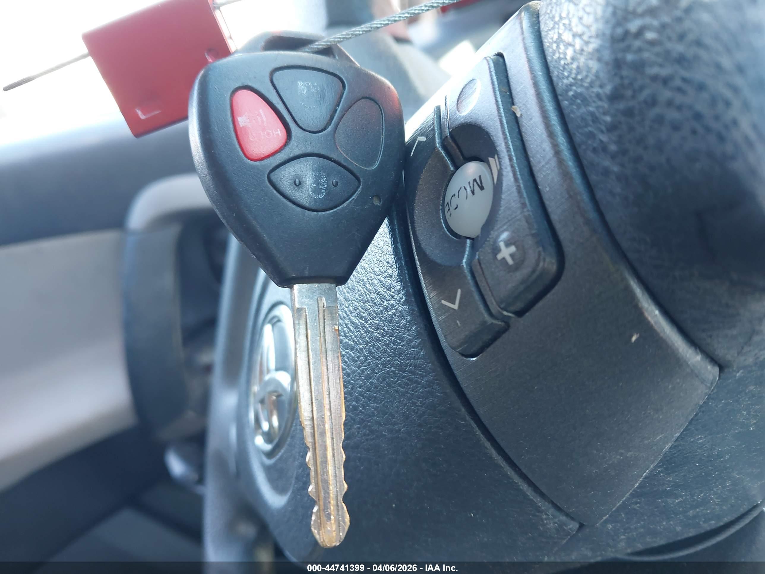 TOYOTA RAV4 image 11