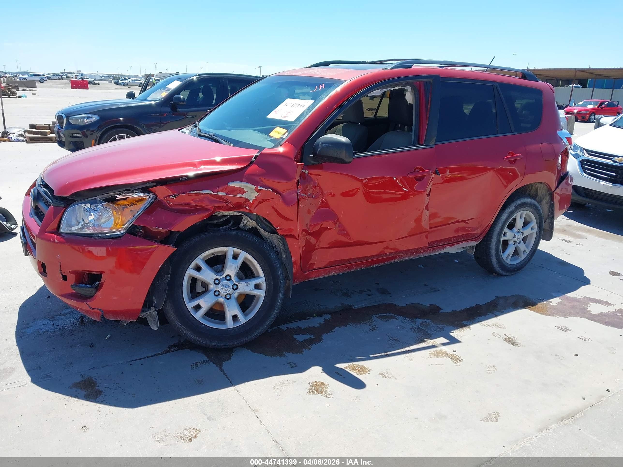 TOYOTA RAV4 image 2