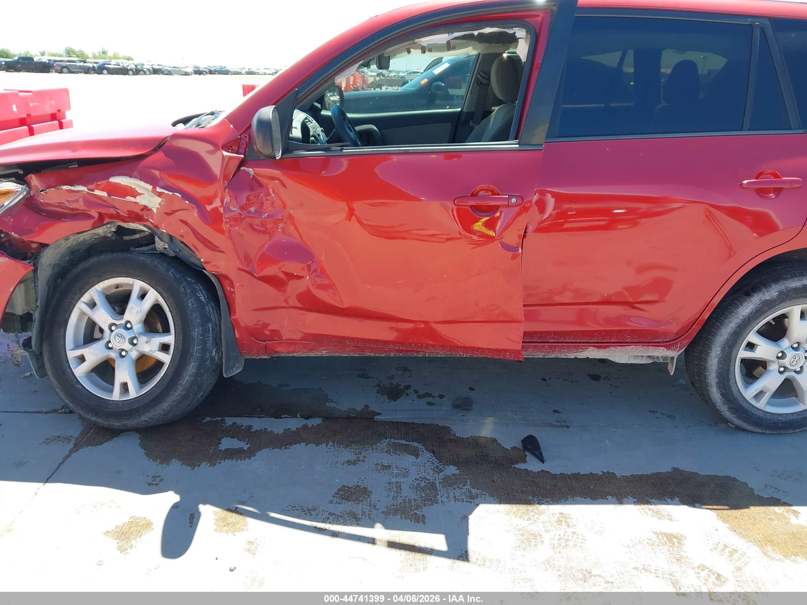 TOYOTA RAV4 image 6