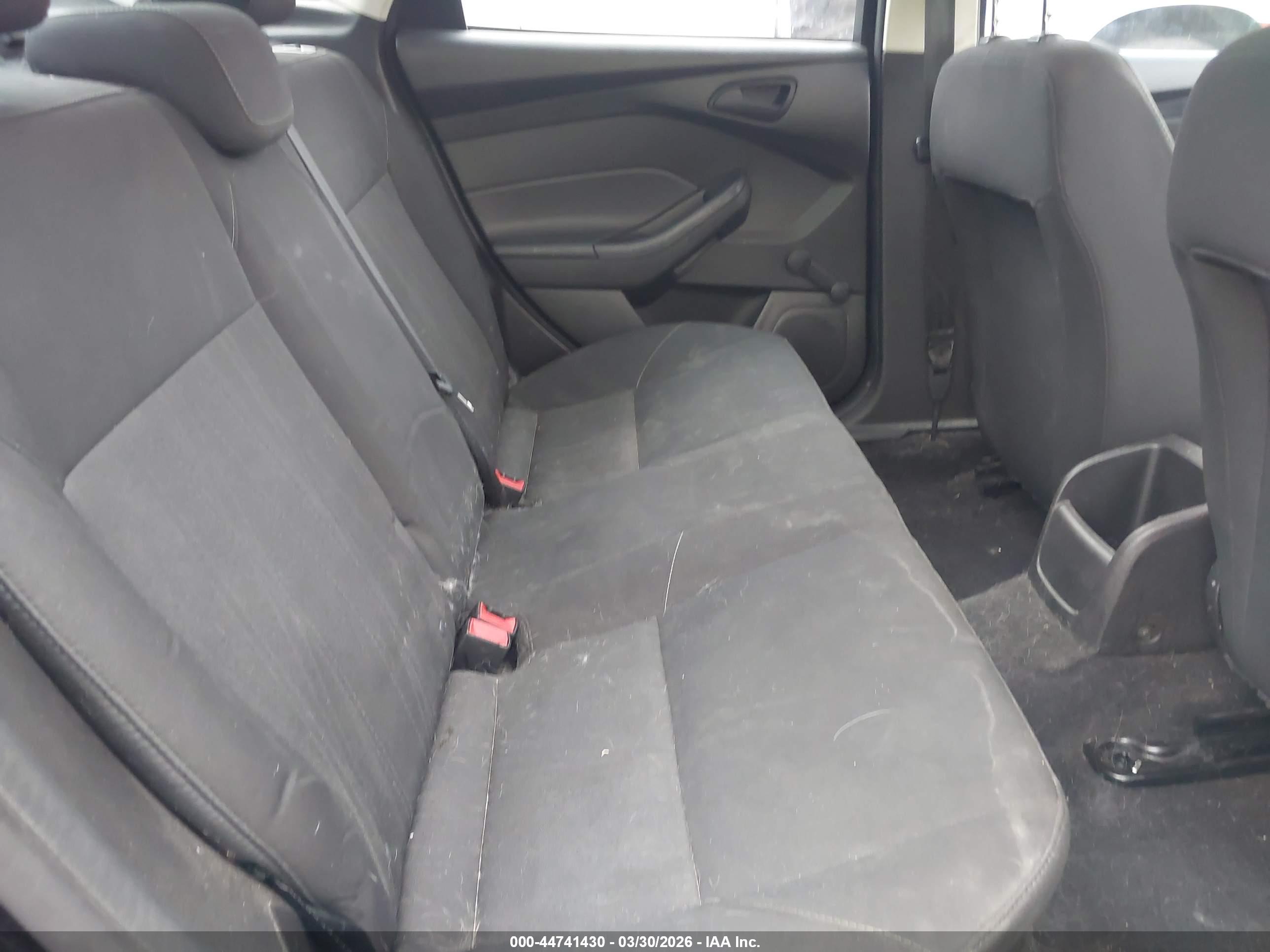 FORD FOCUS image 8
