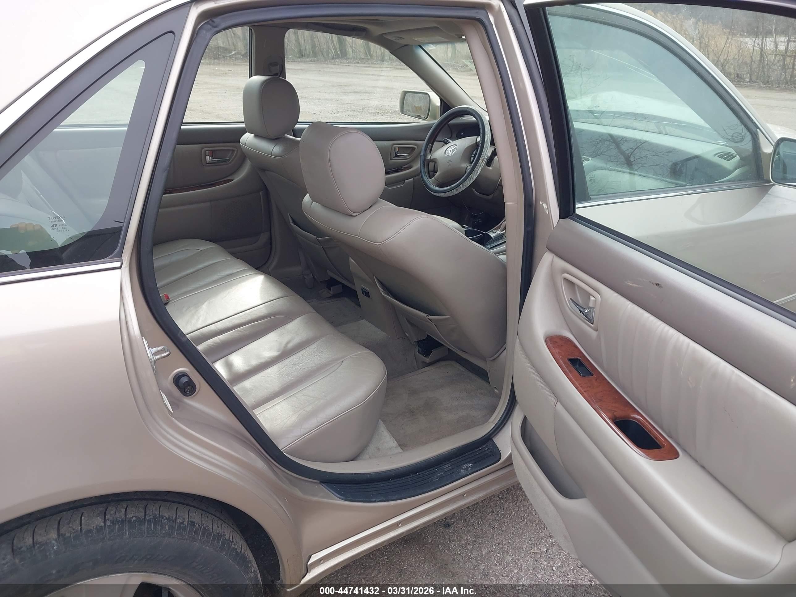 TOYOTA AVALON image 8