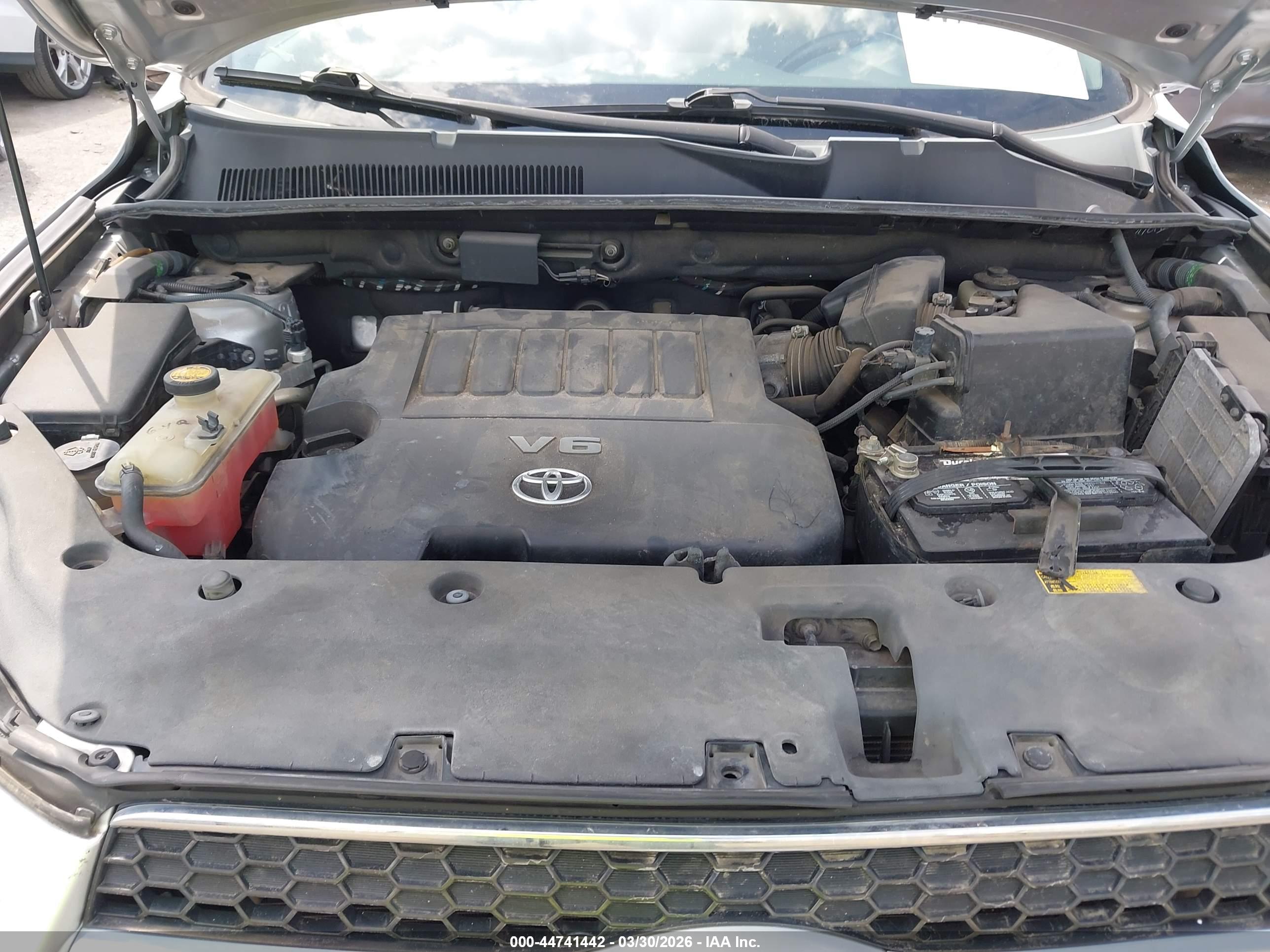 TOYOTA RAV4 image 10