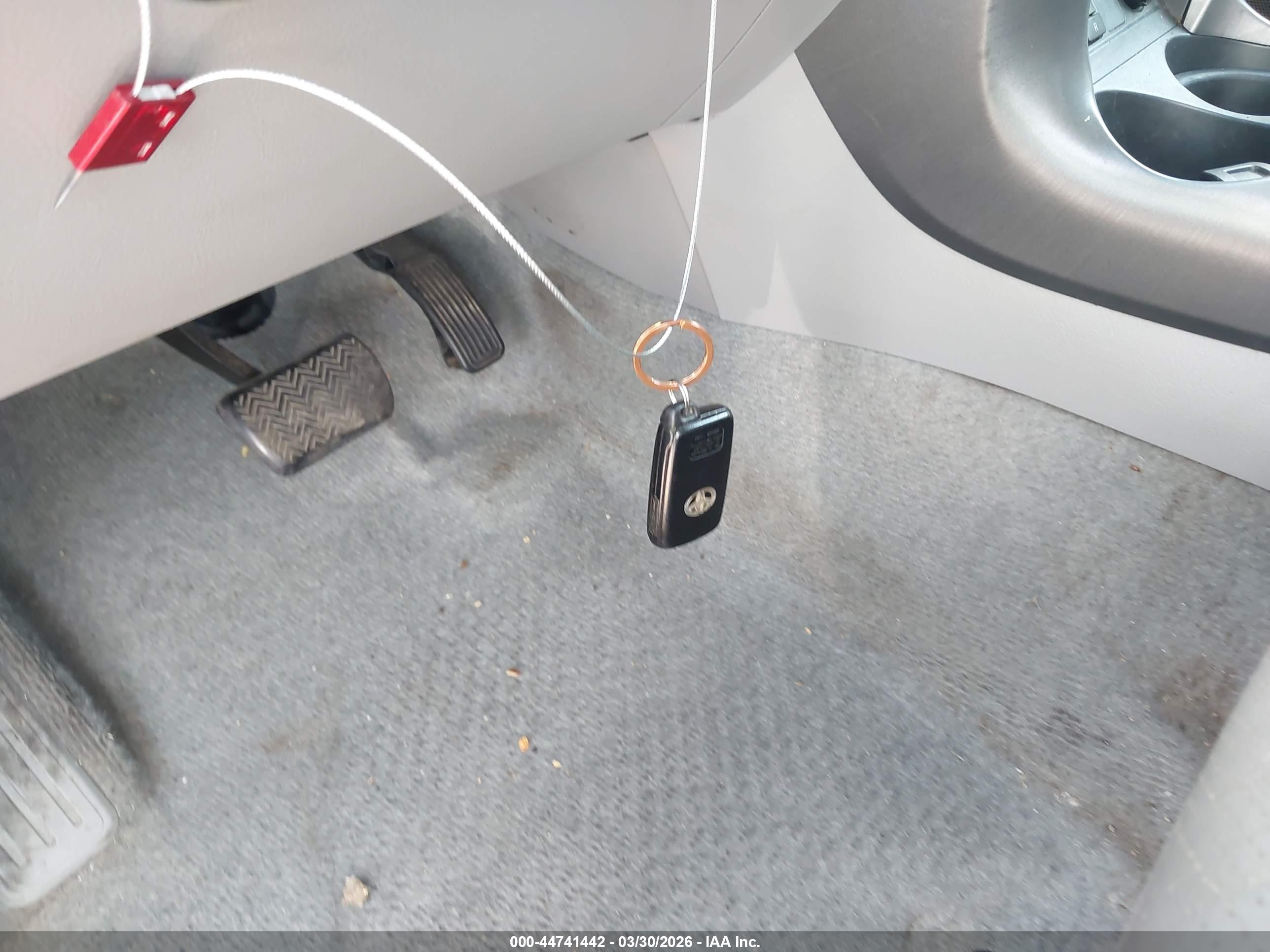 TOYOTA RAV4 image 11