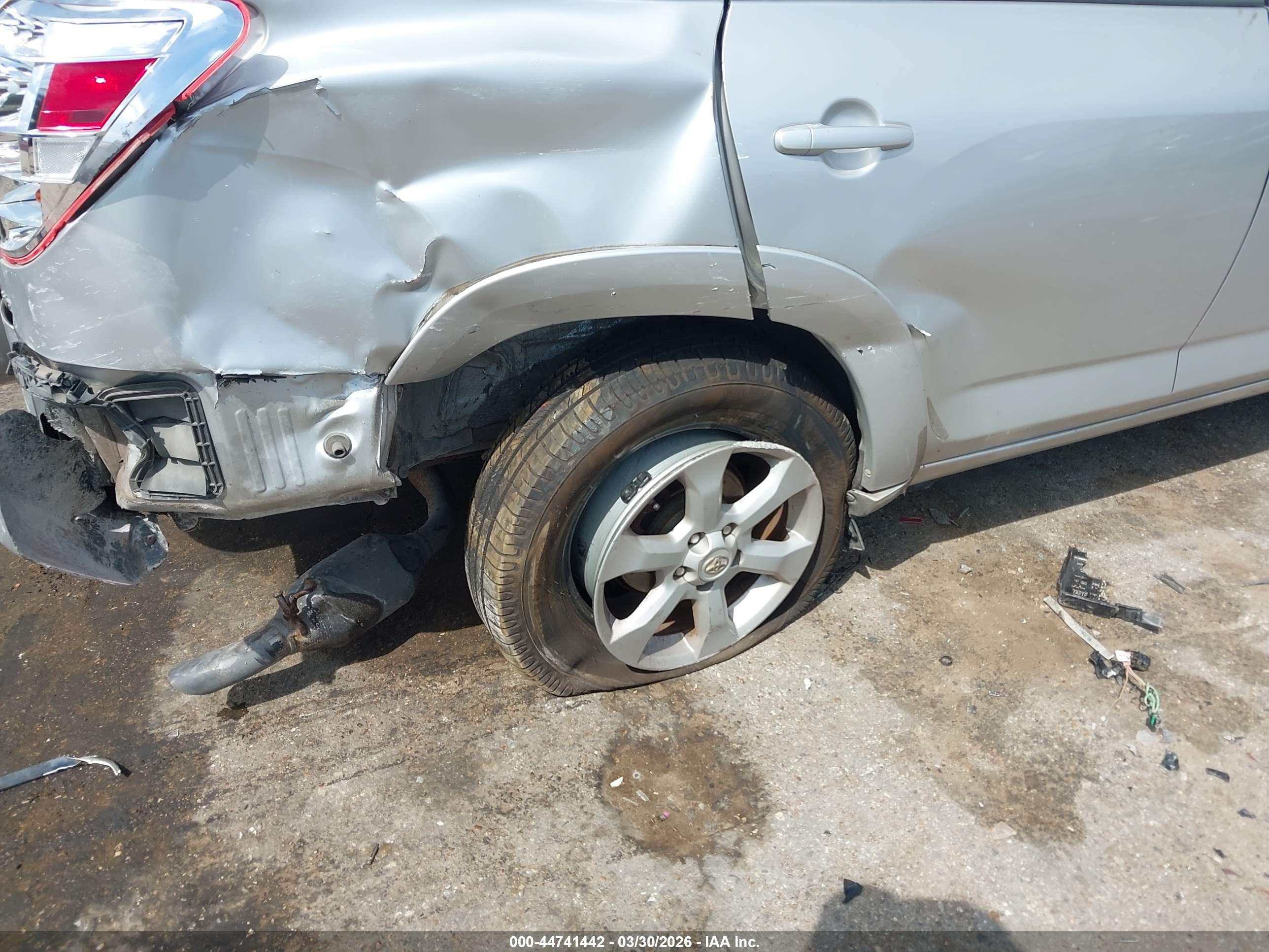TOYOTA RAV4 image 6
