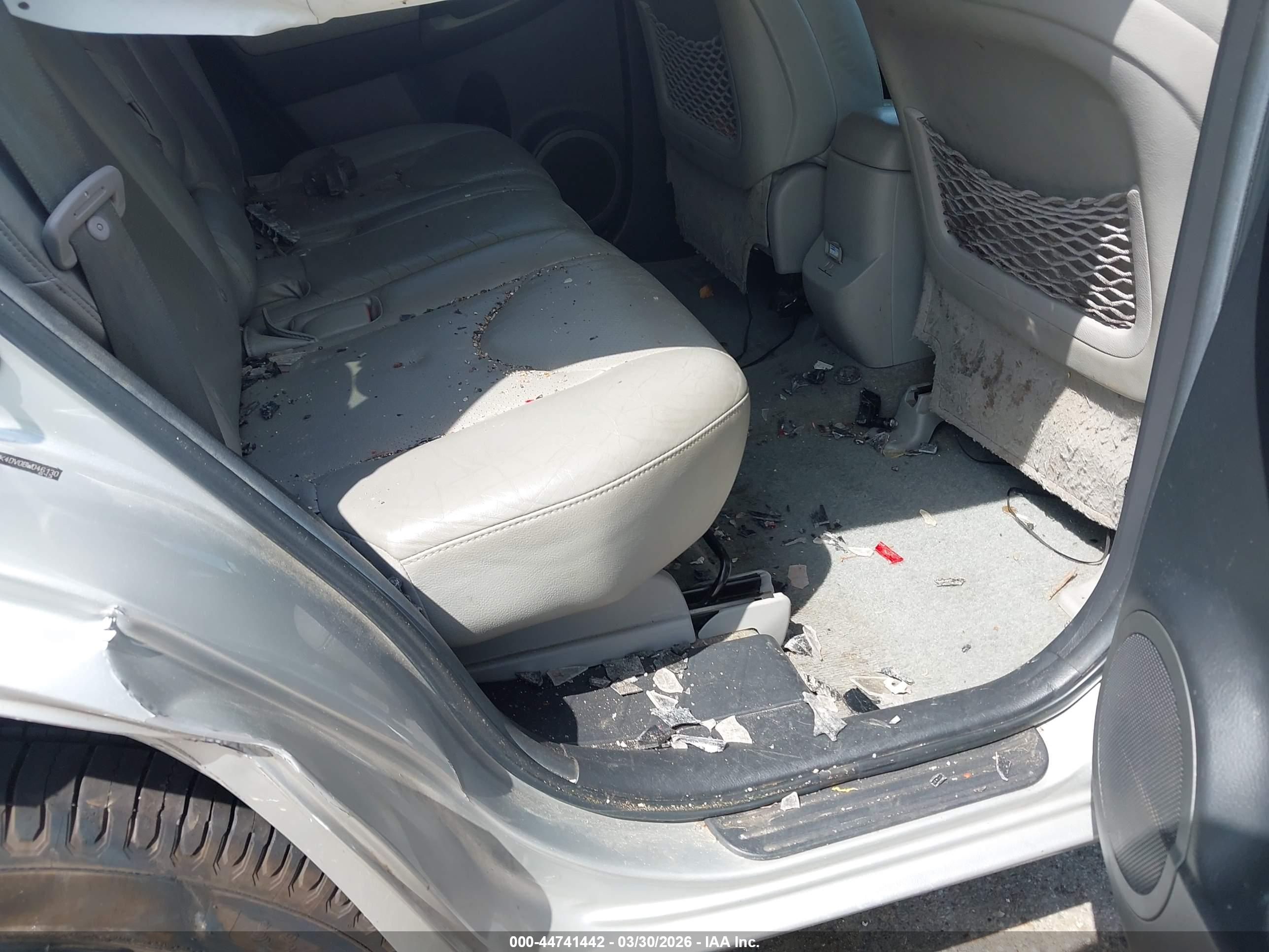 TOYOTA RAV4 image 8
