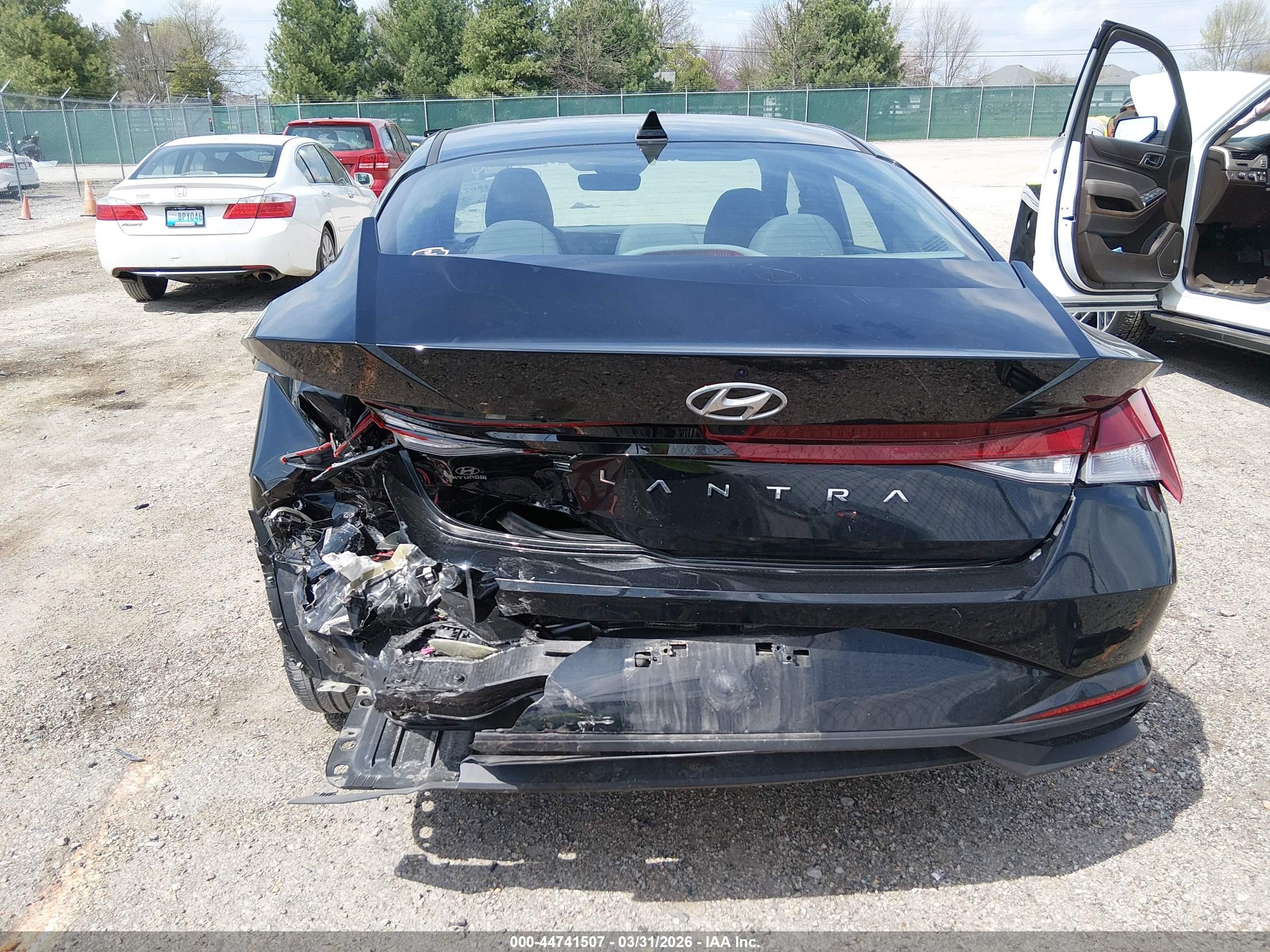 HYUNDAI ELANTRA image 6